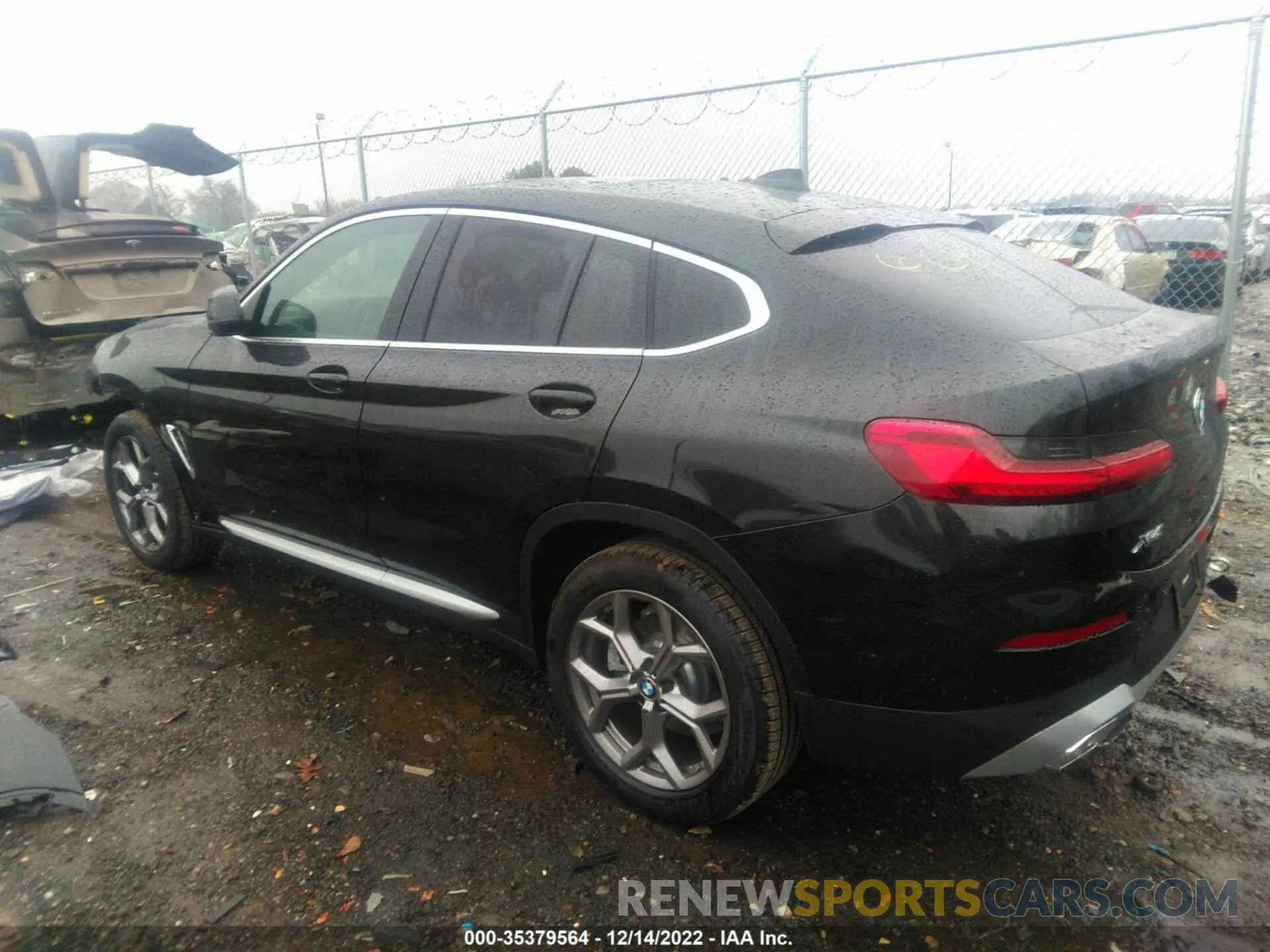 3 Photograph of a damaged car 5UX33DT04P9N66691 BMW X4 2023