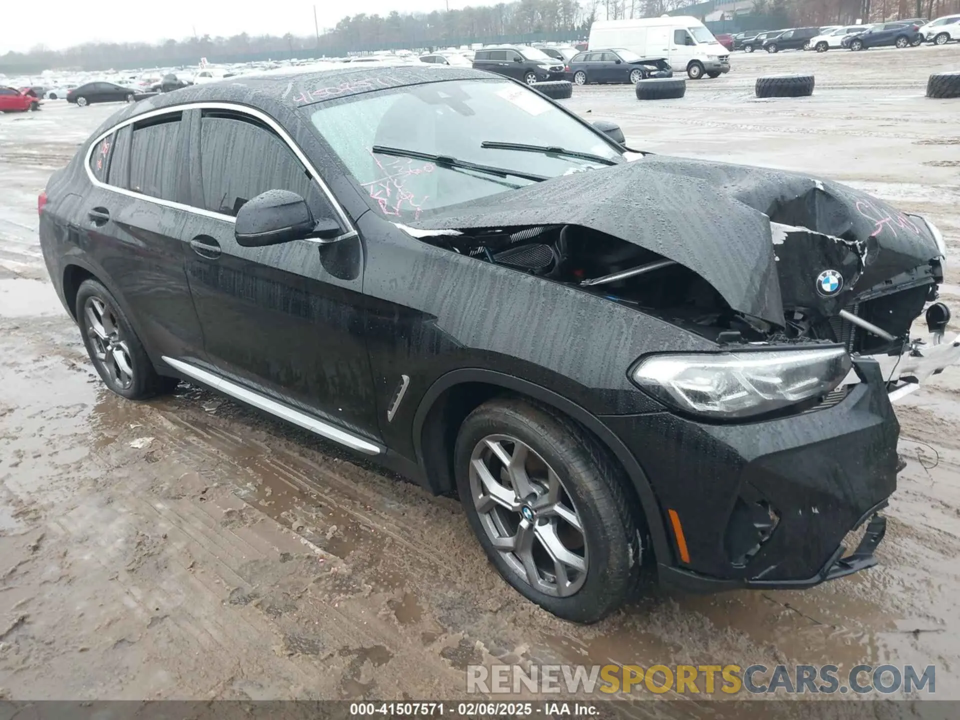 1 Photograph of a damaged car 5UX33DT05P9R43464 BMW X4 2023