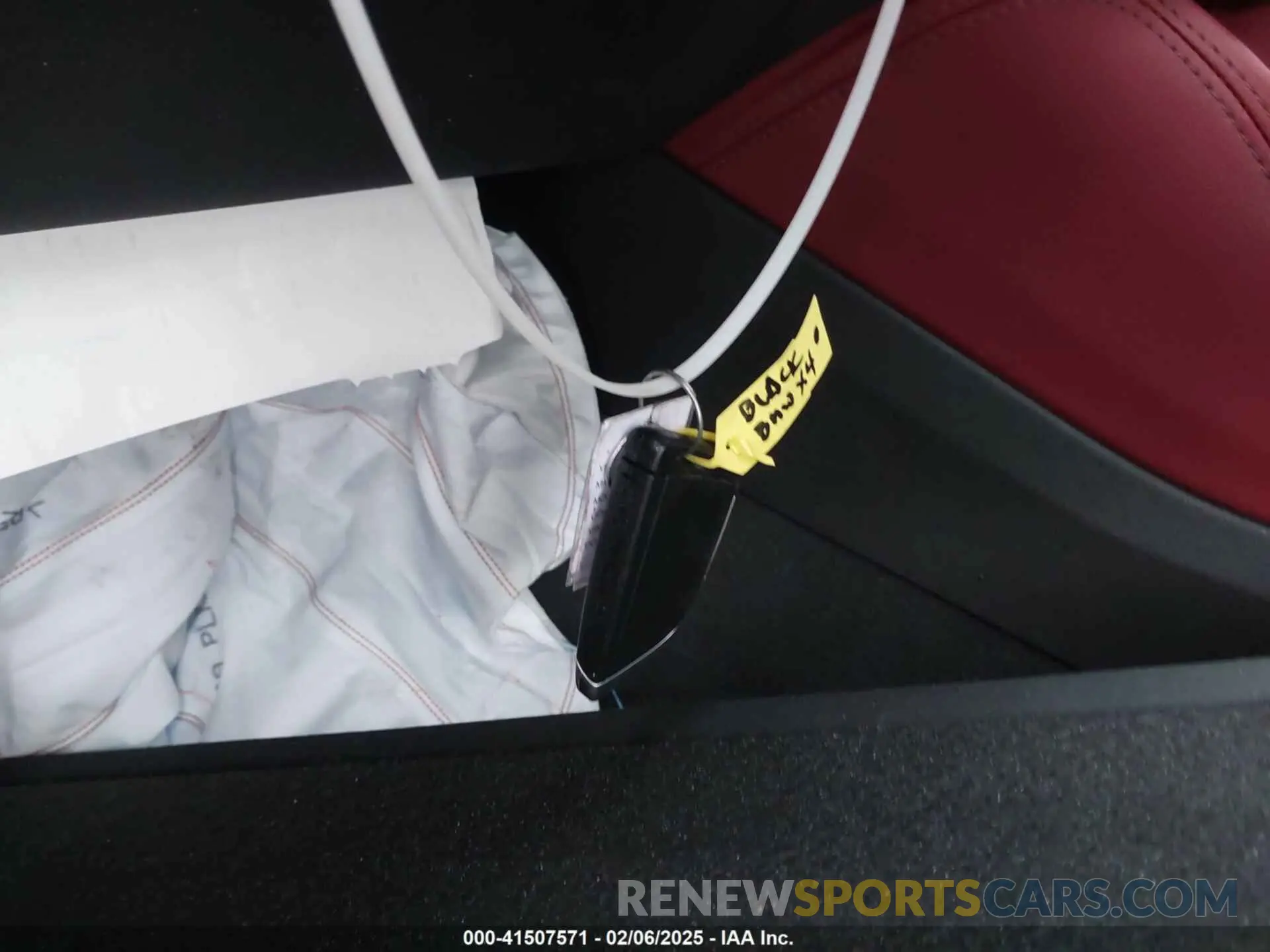11 Photograph of a damaged car 5UX33DT05P9R43464 BMW X4 2023