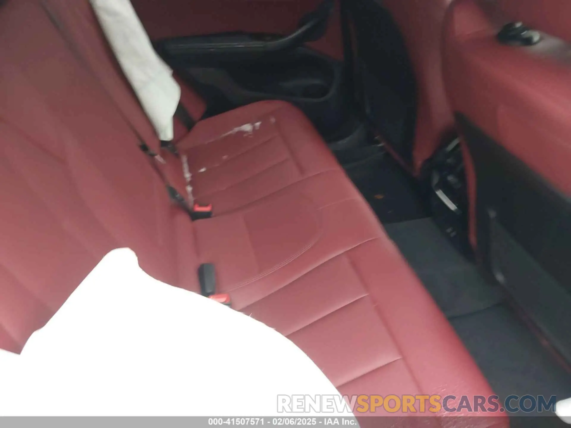 8 Photograph of a damaged car 5UX33DT05P9R43464 BMW X4 2023