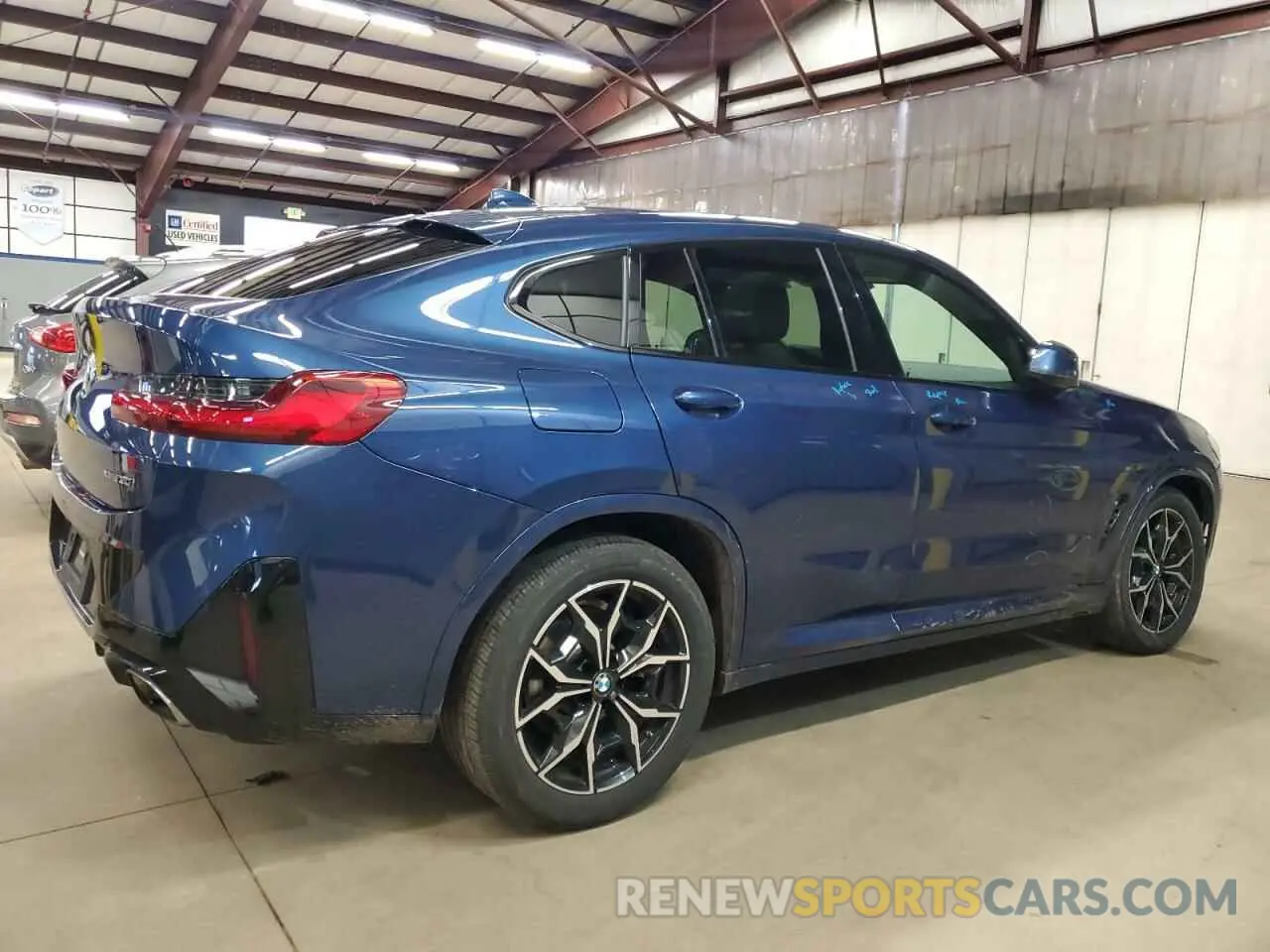 3 Photograph of a damaged car 5UX33DT08P9P12848 BMW X4 2023