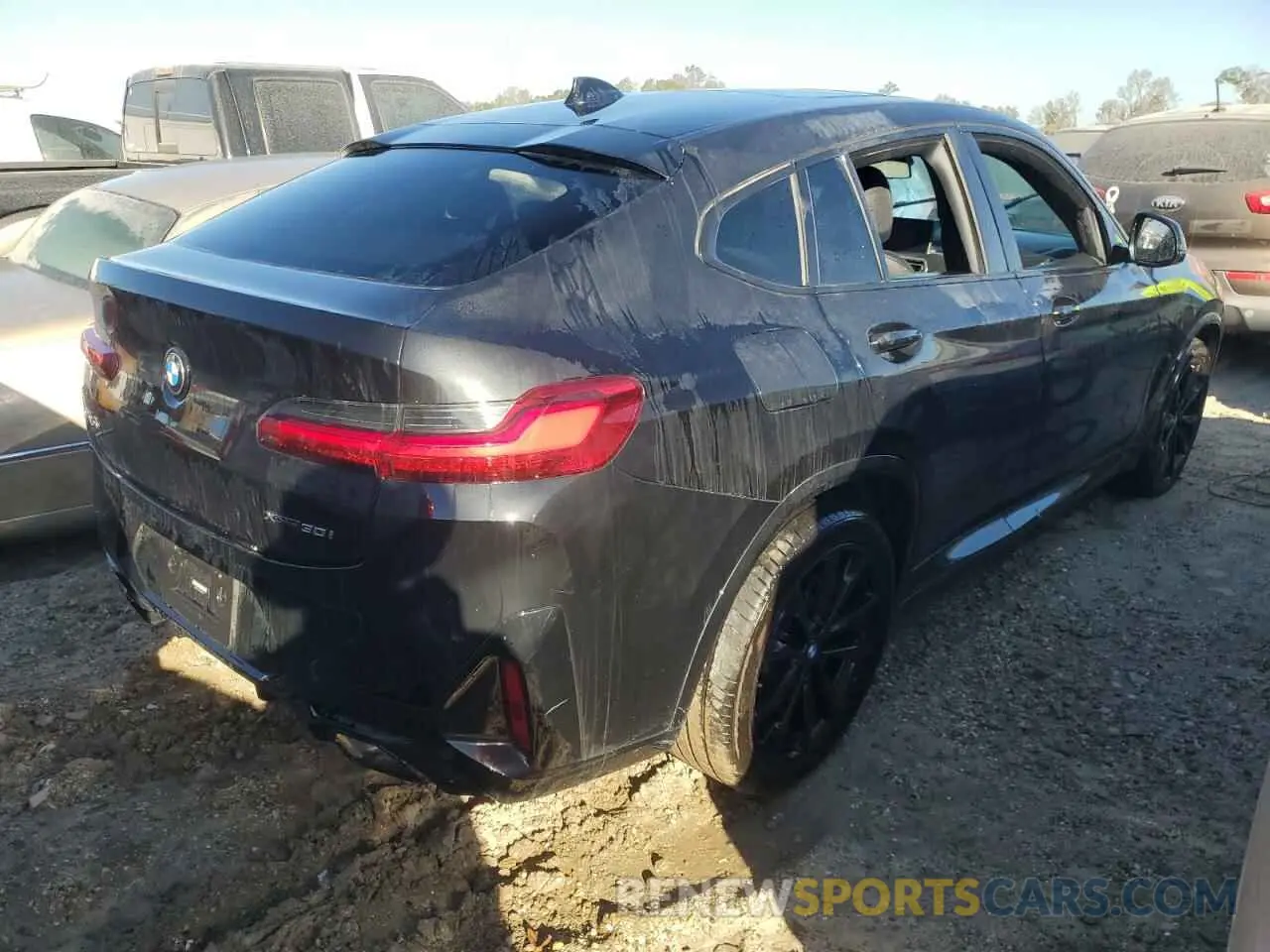 3 Photograph of a damaged car 5UX33DT09P9R98497 BMW X4 2023