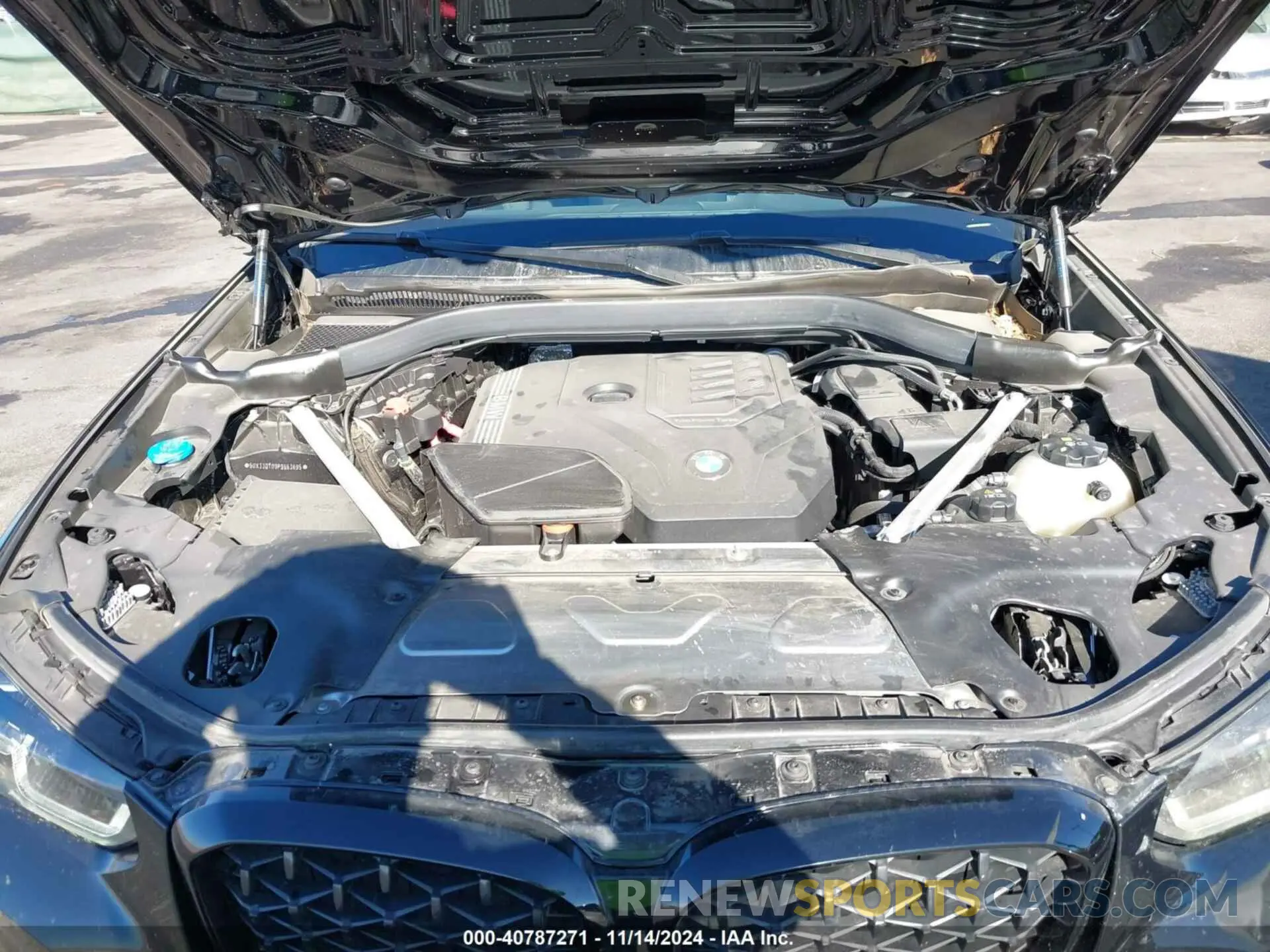 10 Photograph of a damaged car 5UX33DT09P9S63695 BMW X4 2023