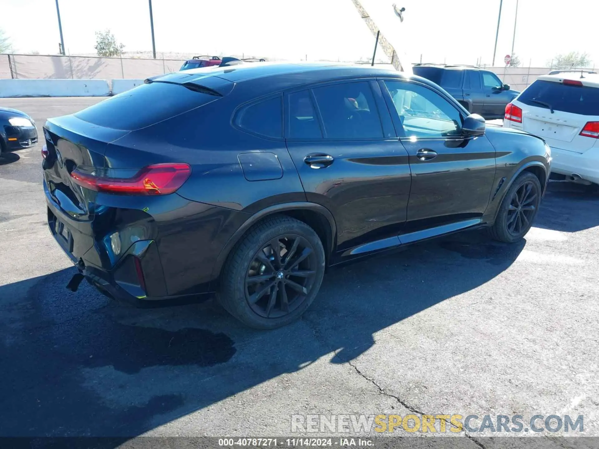 4 Photograph of a damaged car 5UX33DT09P9S63695 BMW X4 2023