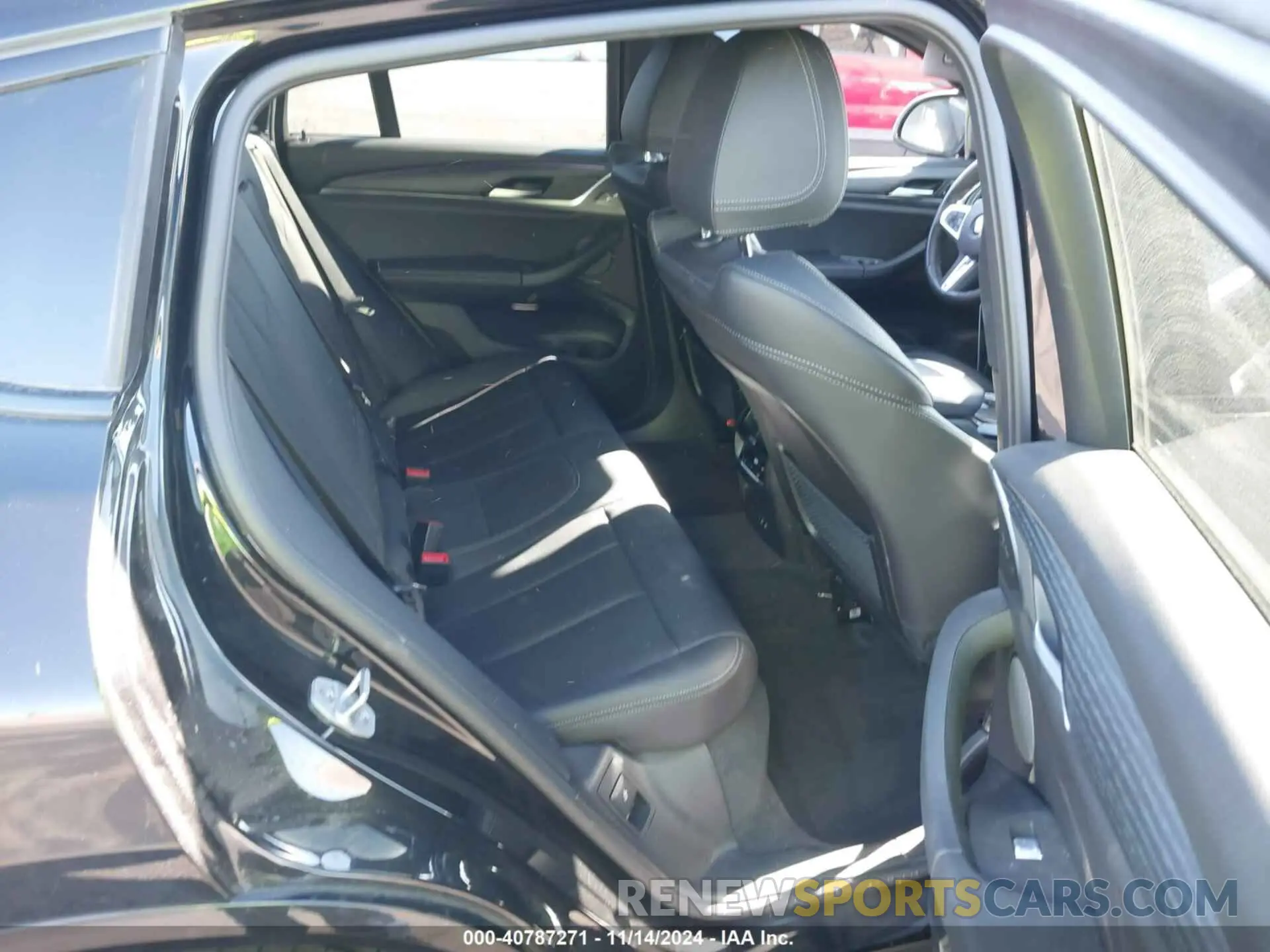 8 Photograph of a damaged car 5UX33DT09P9S63695 BMW X4 2023