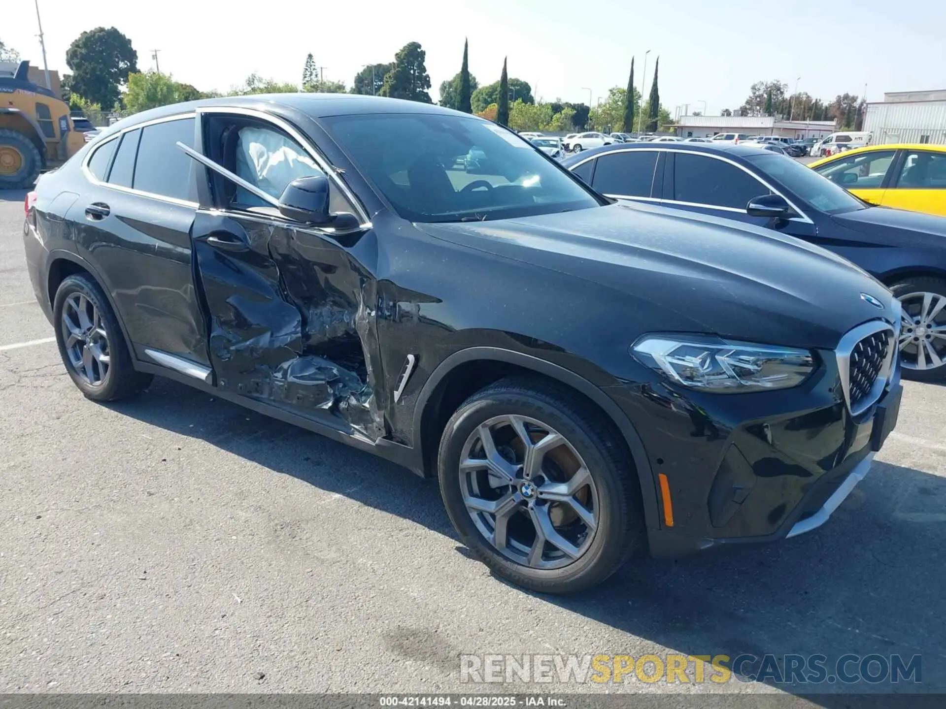 1 Photograph of a damaged car 5UX33DT09P9S87057 BMW X4 2023