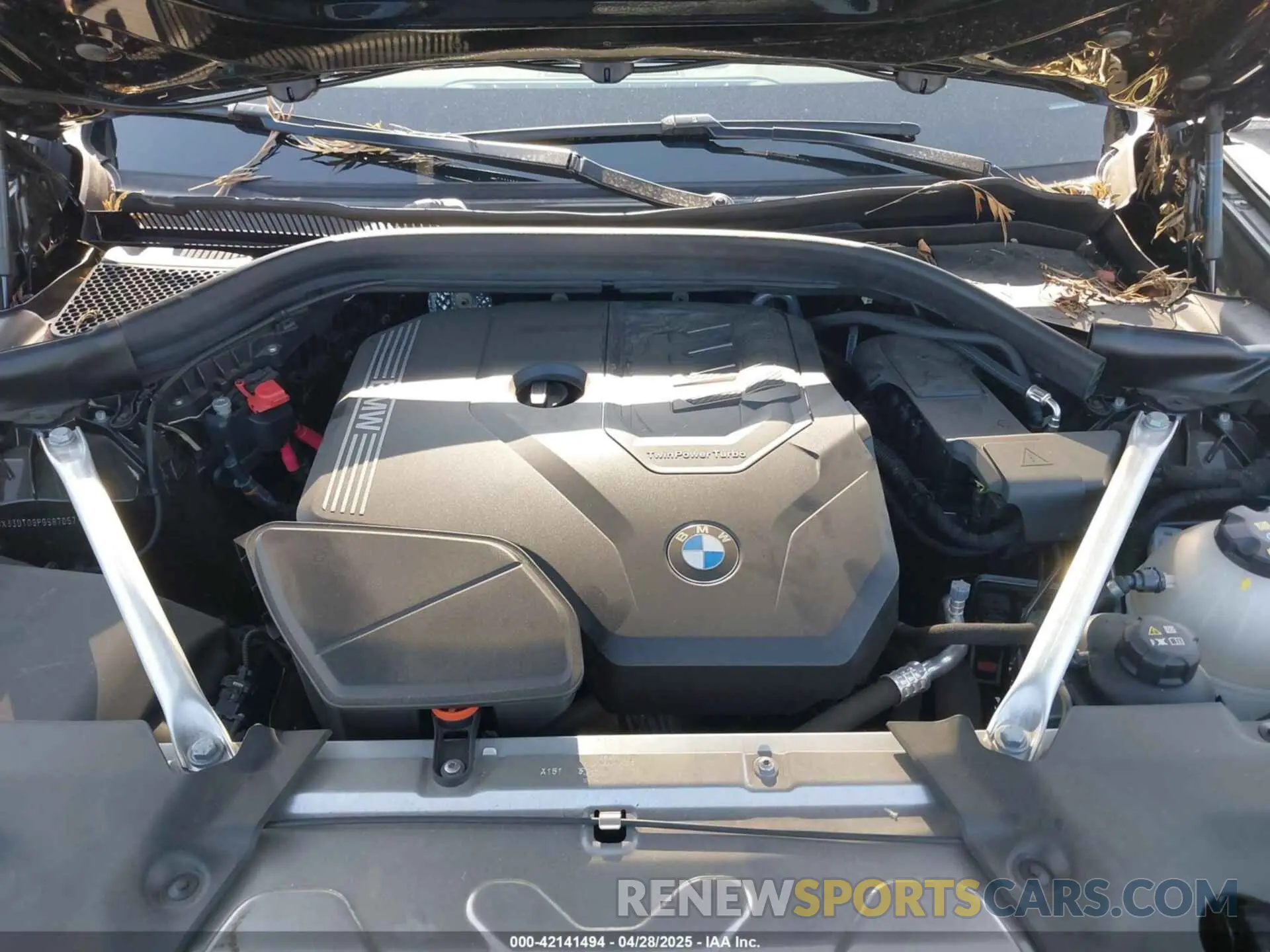 10 Photograph of a damaged car 5UX33DT09P9S87057 BMW X4 2023
