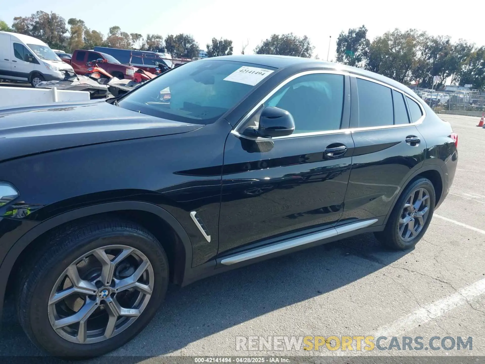 14 Photograph of a damaged car 5UX33DT09P9S87057 BMW X4 2023