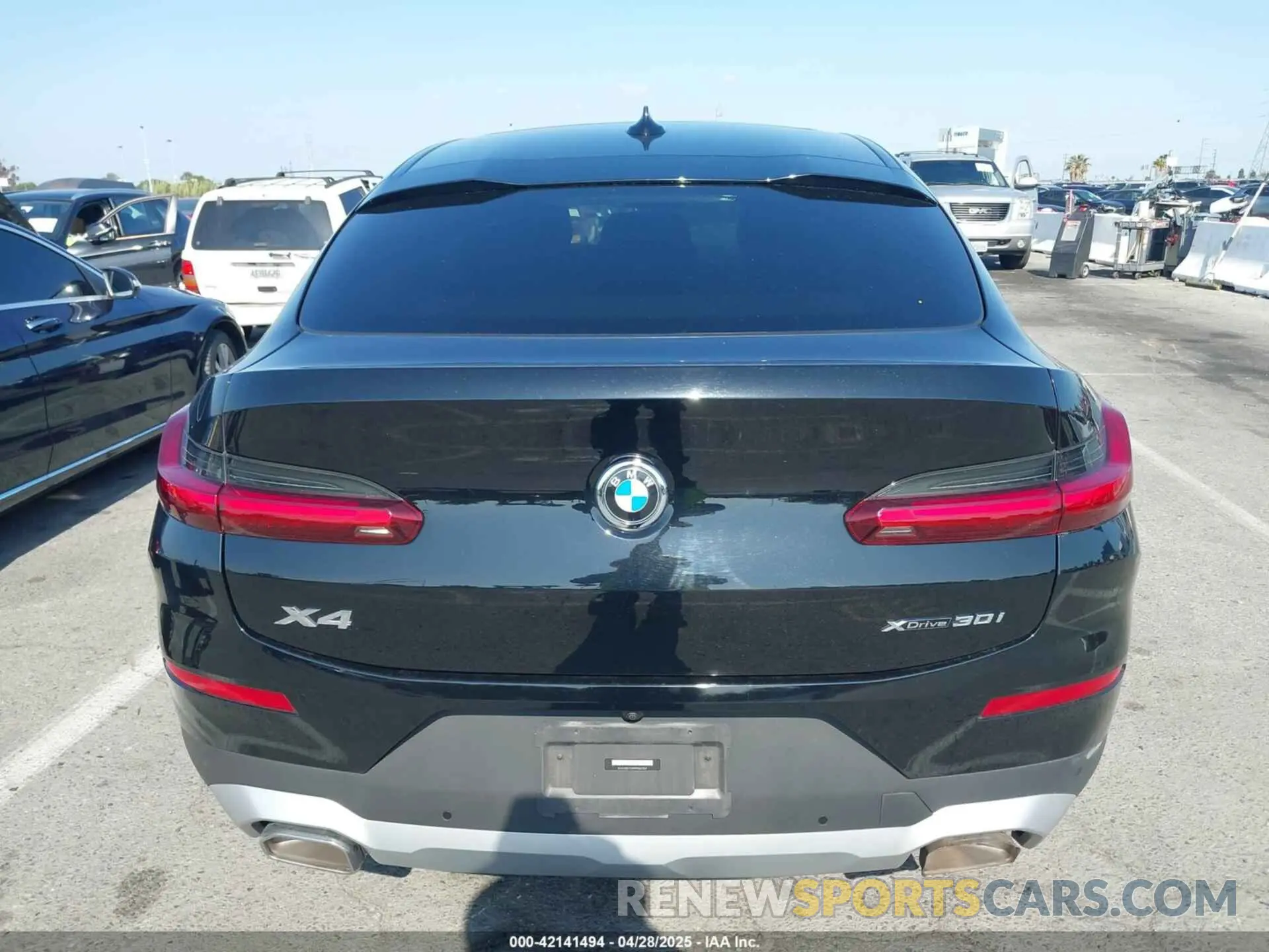 16 Photograph of a damaged car 5UX33DT09P9S87057 BMW X4 2023