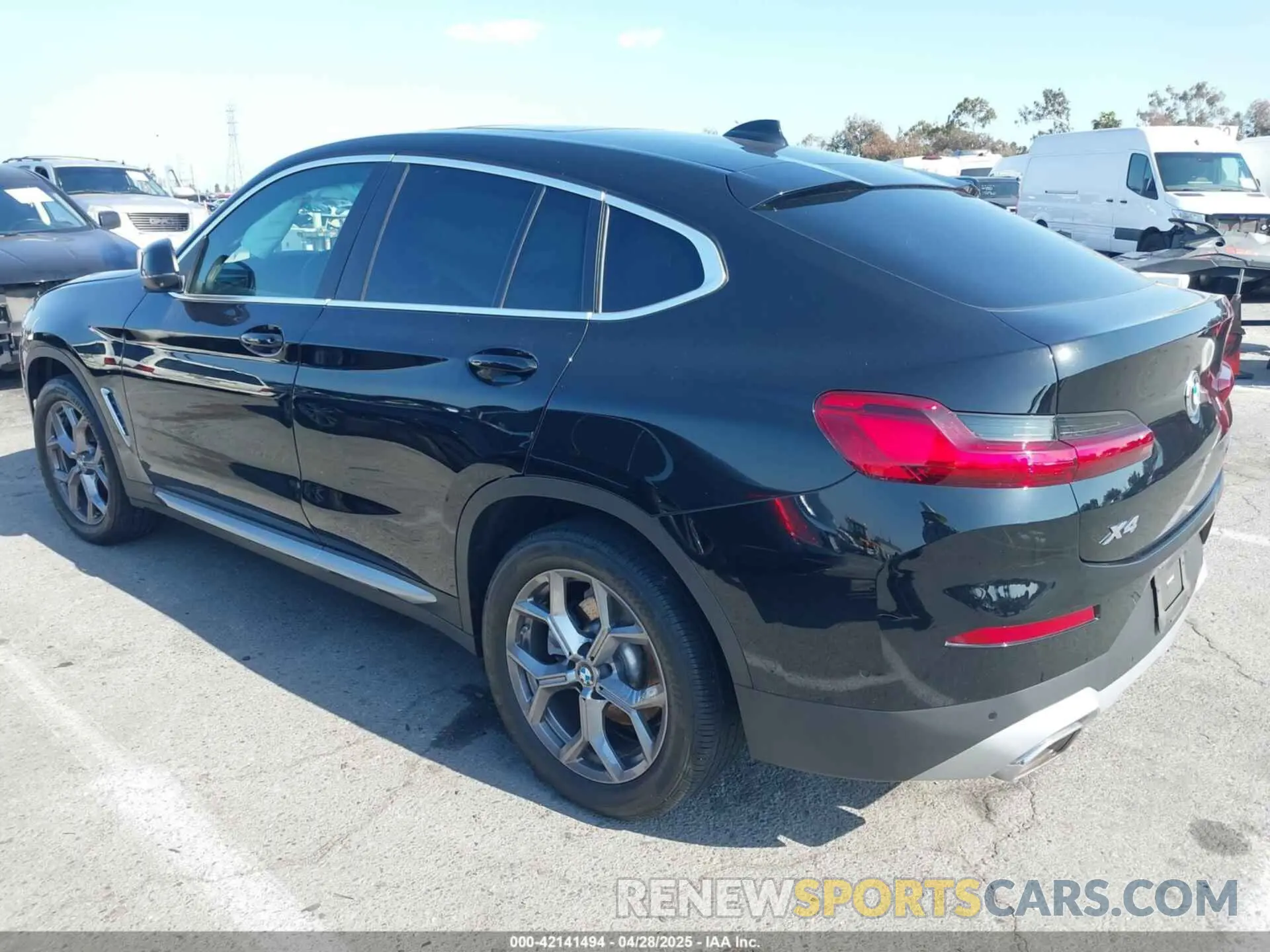 3 Photograph of a damaged car 5UX33DT09P9S87057 BMW X4 2023