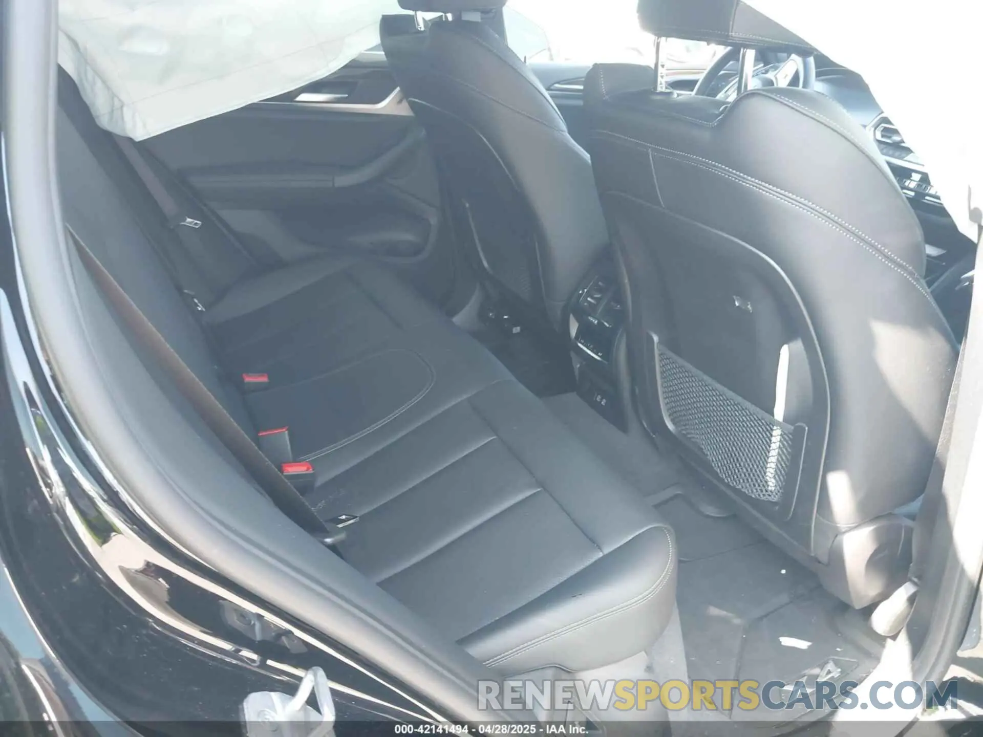 8 Photograph of a damaged car 5UX33DT09P9S87057 BMW X4 2023