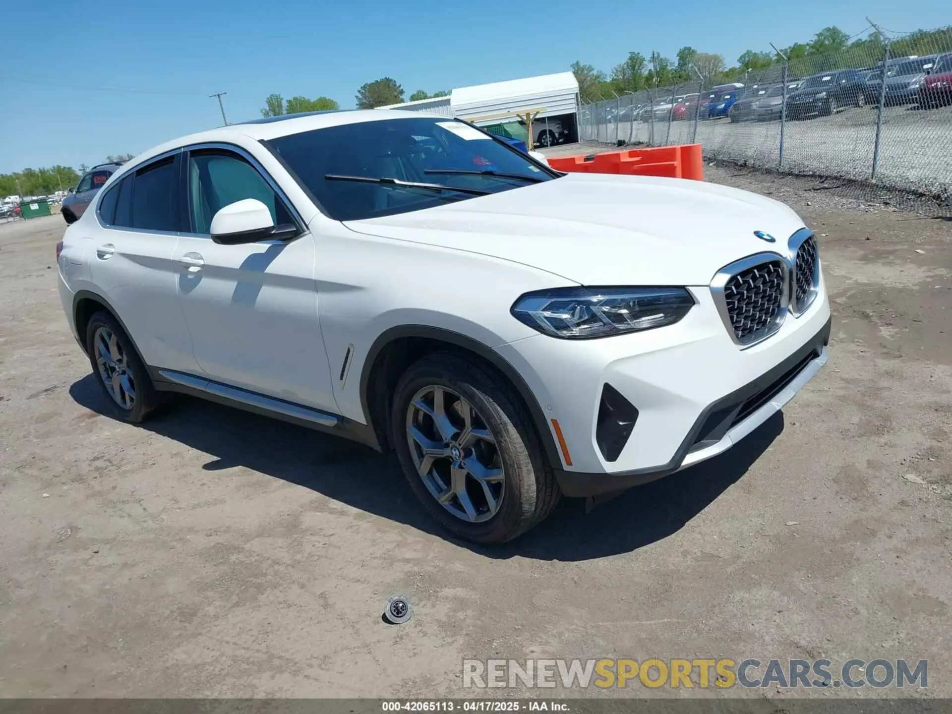 1 Photograph of a damaged car 5UX33DT0XP9R92675 BMW X4 2023