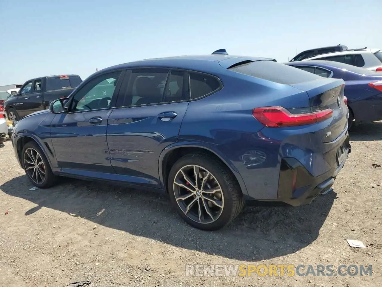2 Photograph of a damaged car 5UX43DT00P9P32175 BMW X4 2023