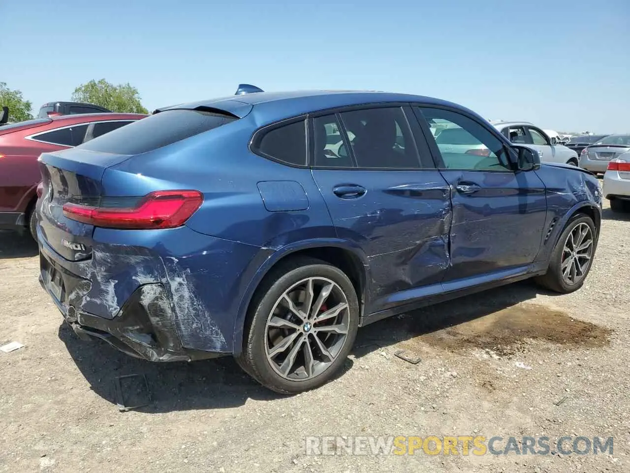 3 Photograph of a damaged car 5UX43DT00P9P32175 BMW X4 2023