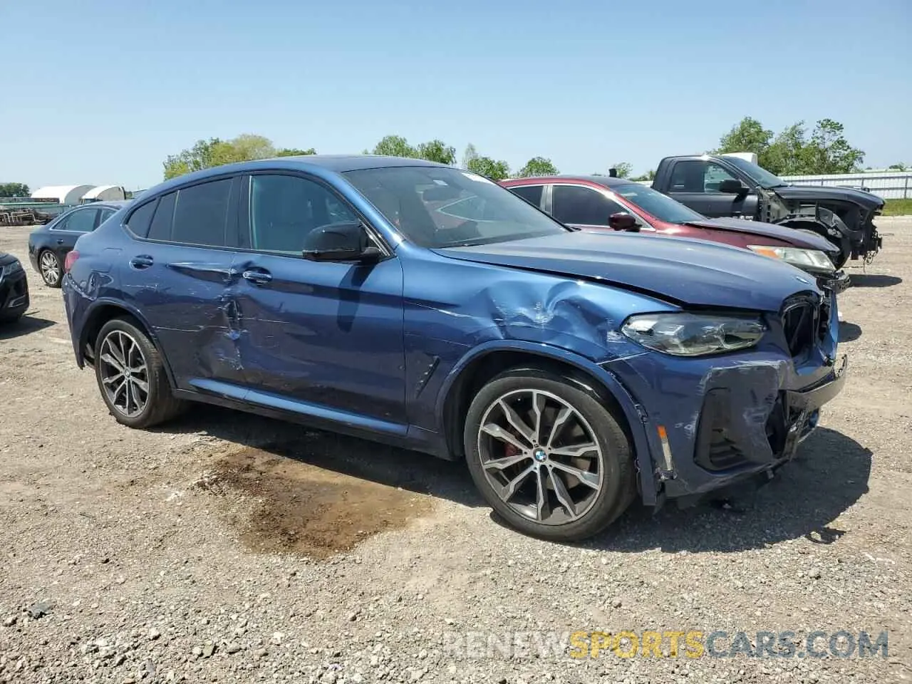 4 Photograph of a damaged car 5UX43DT00P9P32175 BMW X4 2023