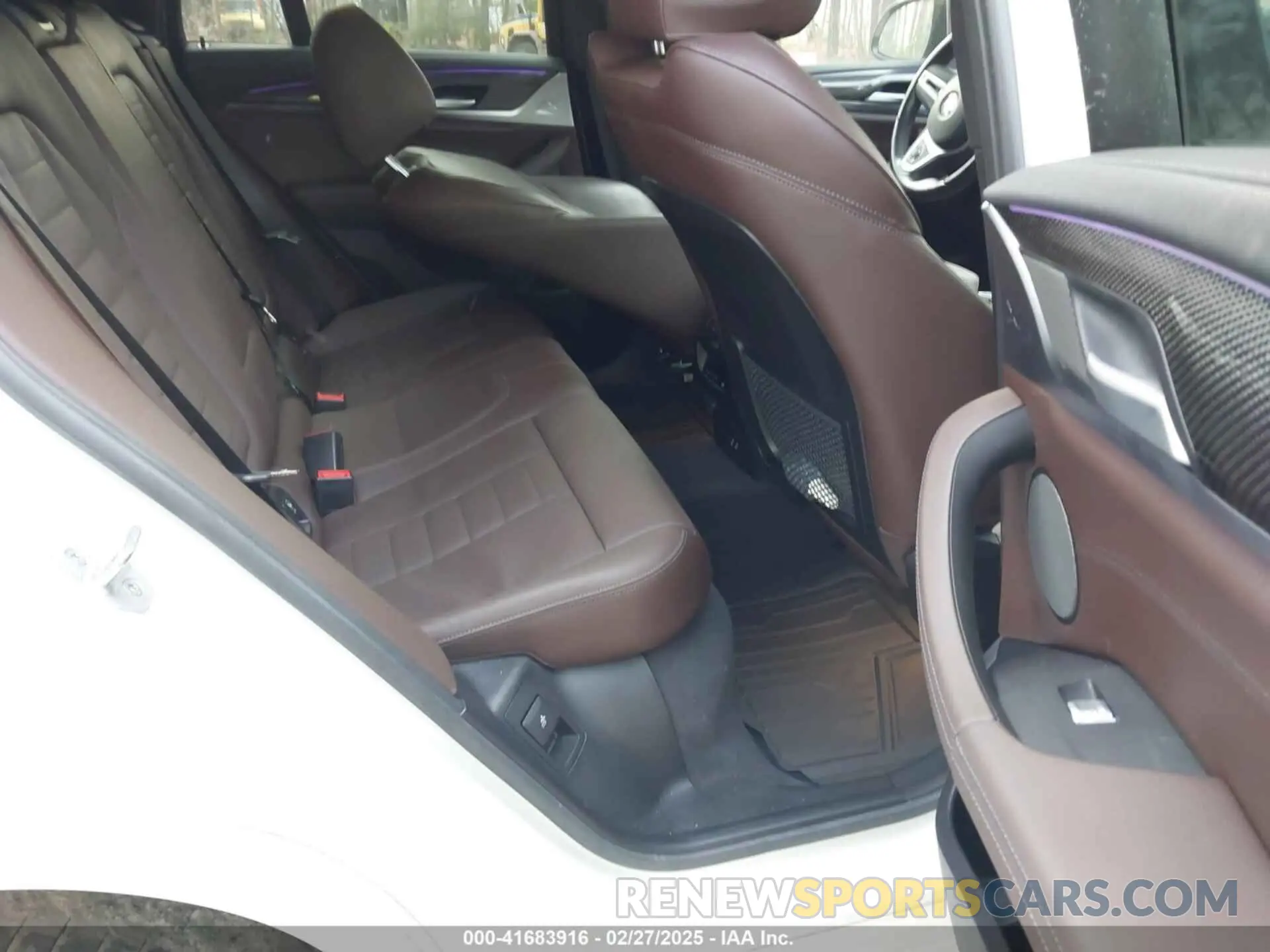 8 Photograph of a damaged car 5UX43DT02P9T17357 BMW X4 2023