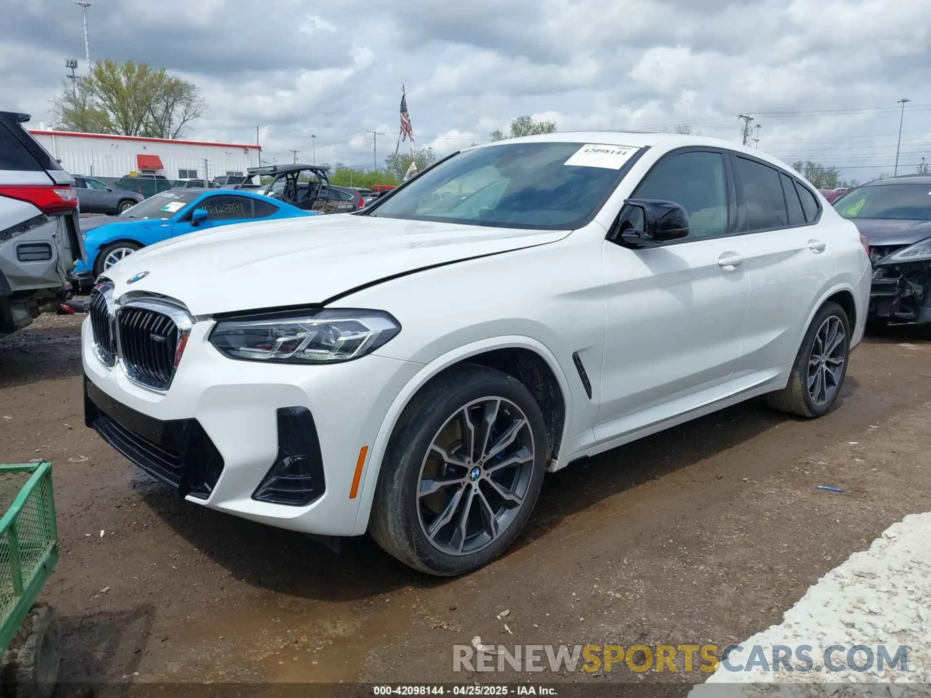 2 Photograph of a damaged car 5UX43DT03P9P97845 BMW X4 2023