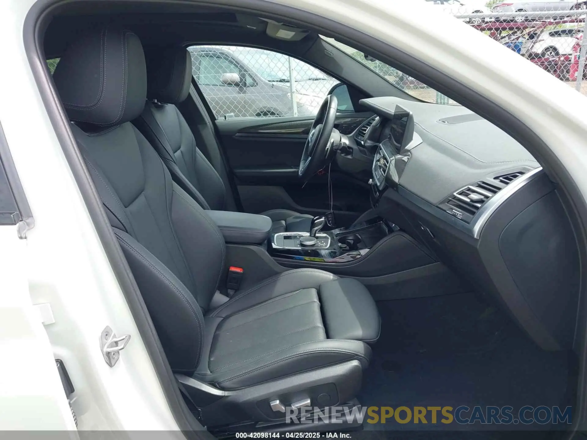 5 Photograph of a damaged car 5UX43DT03P9P97845 BMW X4 2023