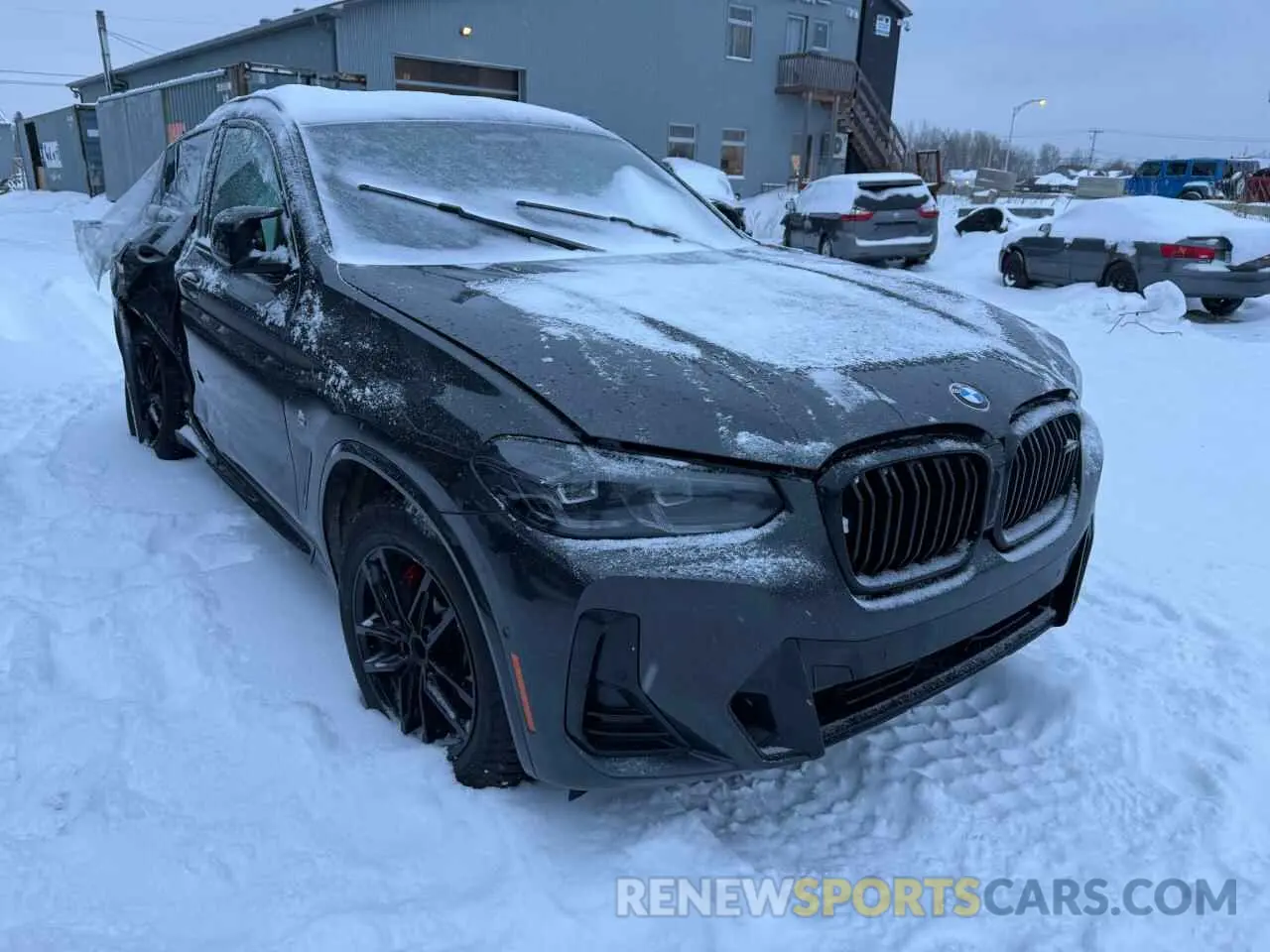 4 Photograph of a damaged car 5UX43DT03P9S61199 BMW X4 2023