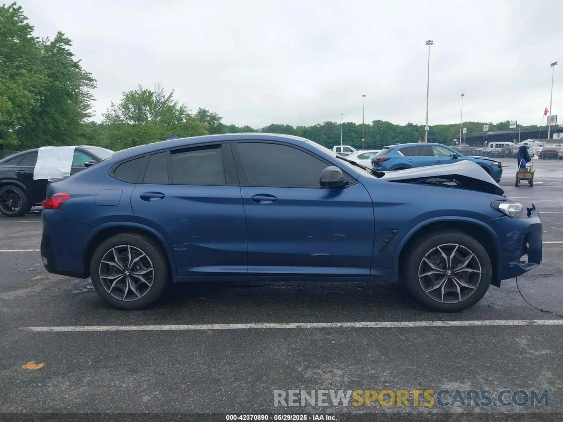 14 Photograph of a damaged car 5UX43DT04P9P31854 BMW X4 2023