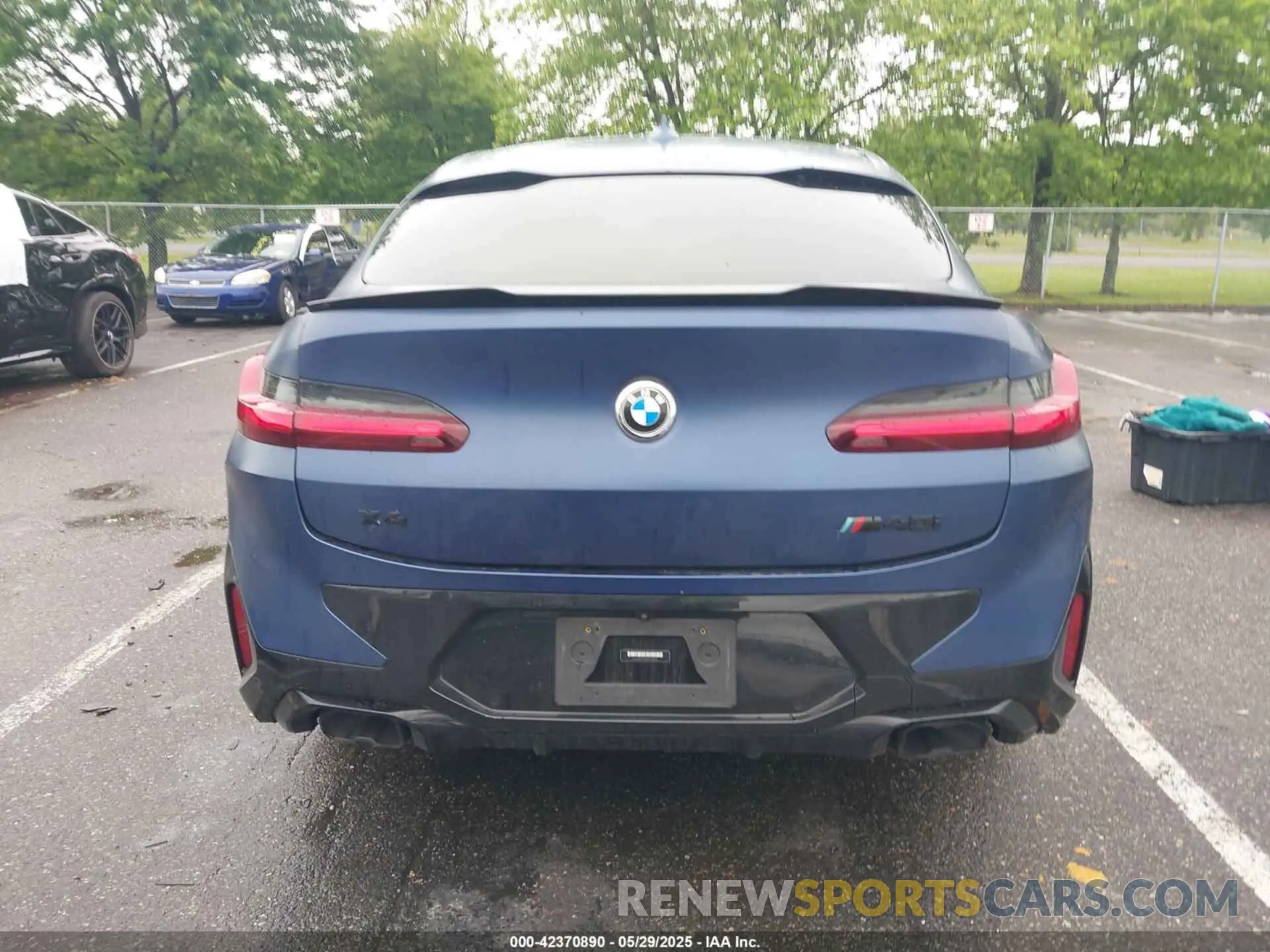 17 Photograph of a damaged car 5UX43DT04P9P31854 BMW X4 2023