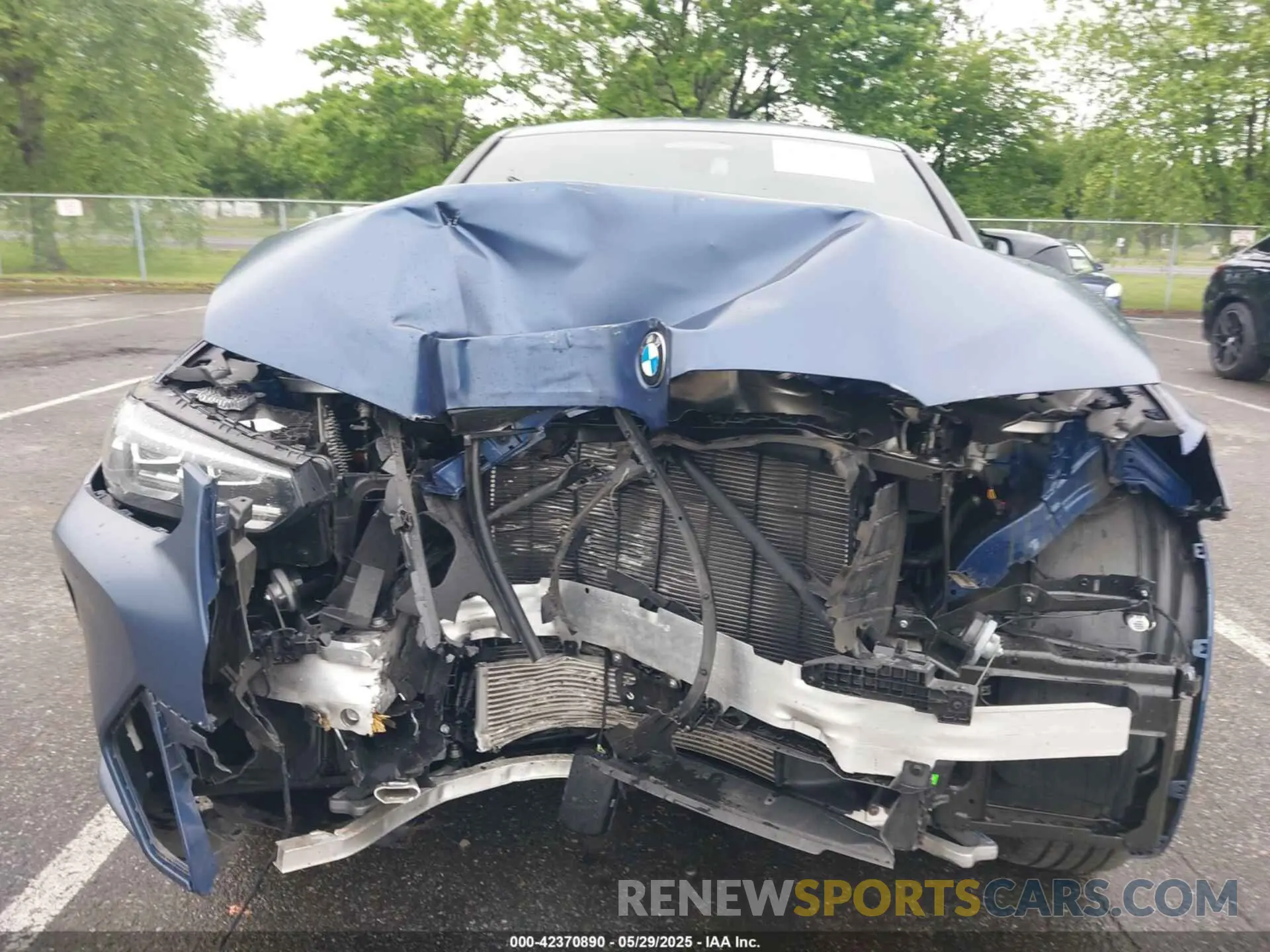 6 Photograph of a damaged car 5UX43DT04P9P31854 BMW X4 2023
