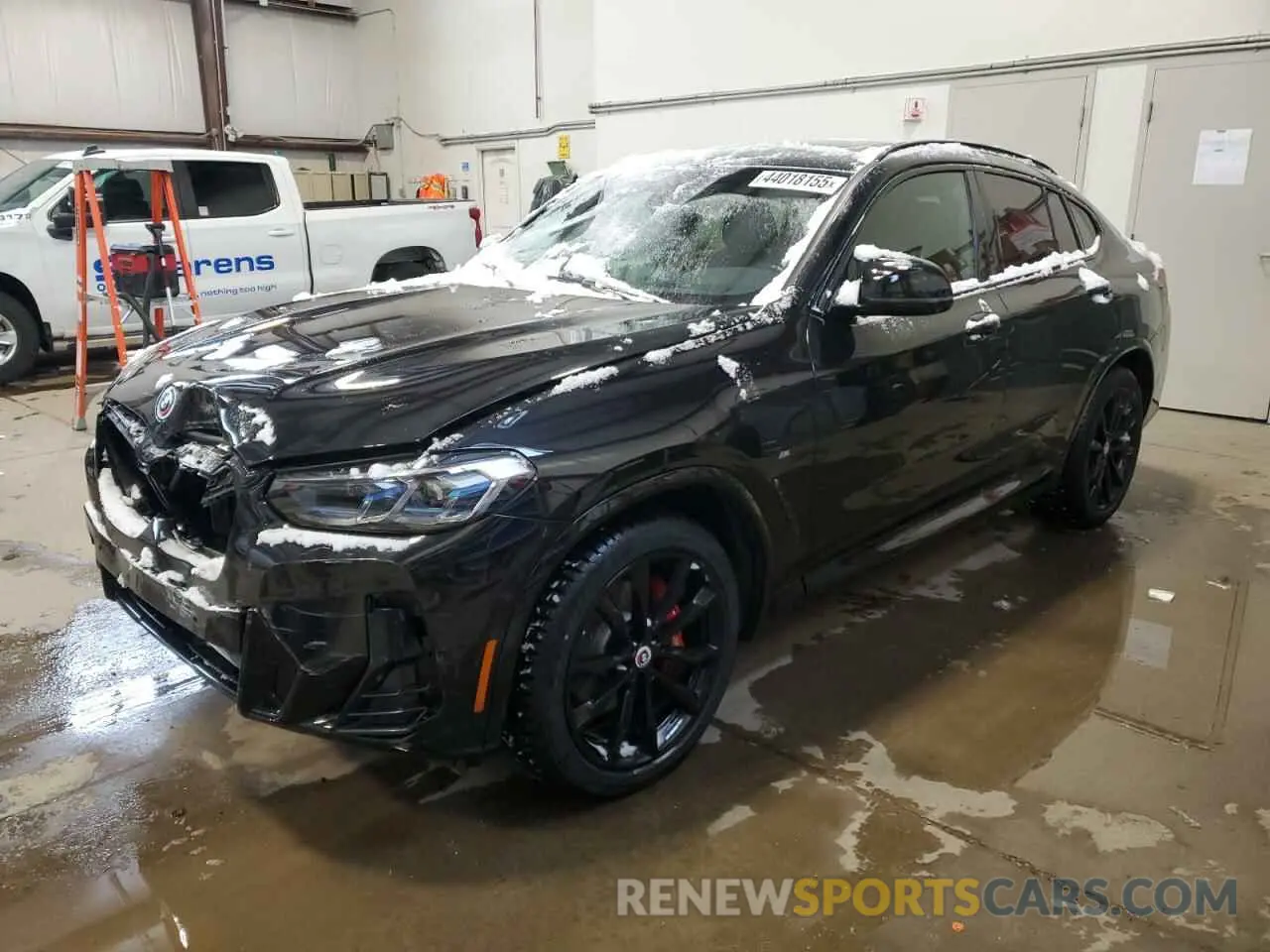 1 Photograph of a damaged car 5UX43DT0XP9P34421 BMW X4 2023