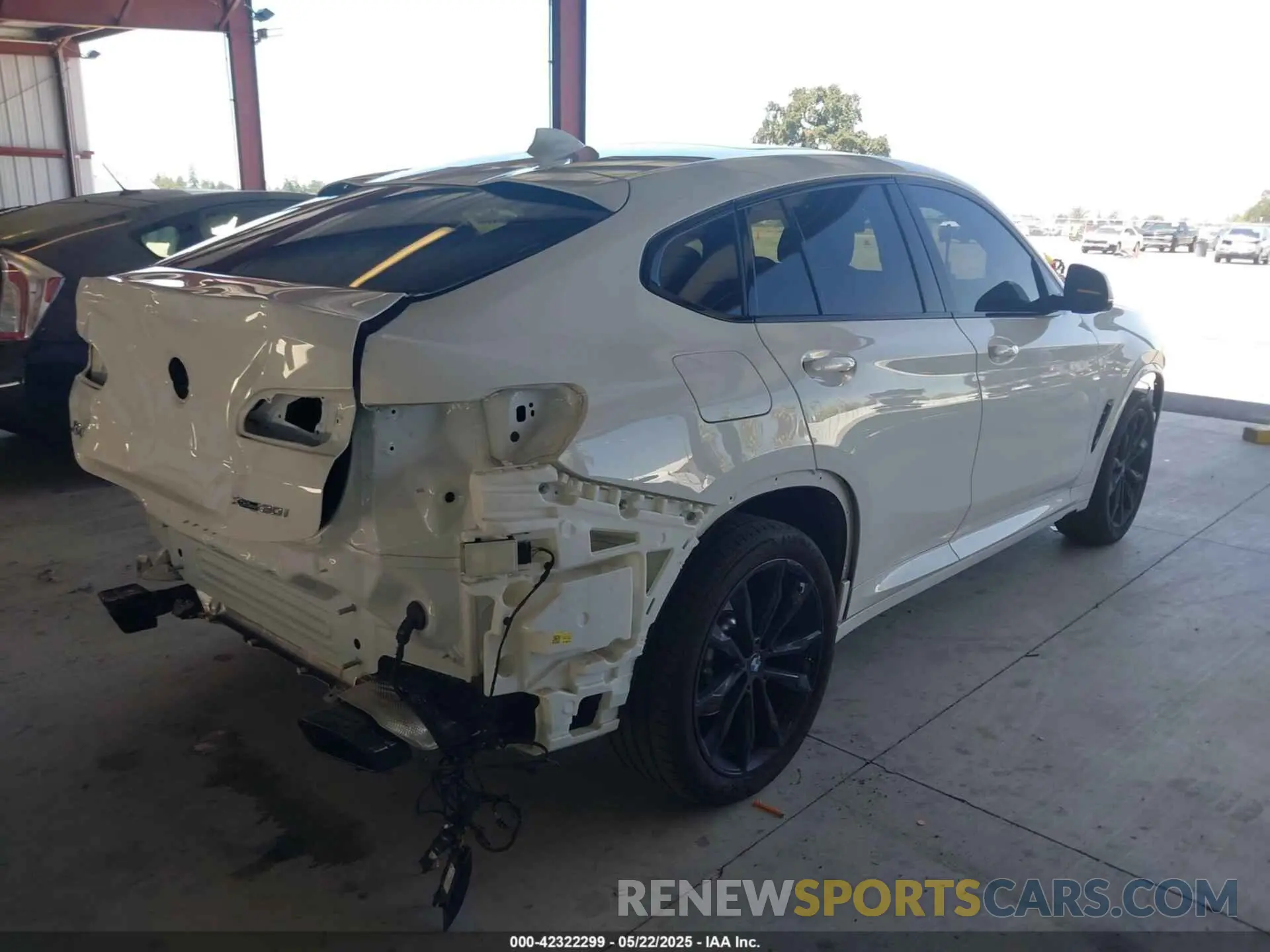 4 Photograph of a damaged car 5UX33DT00R9U63349 BMW X4 2024