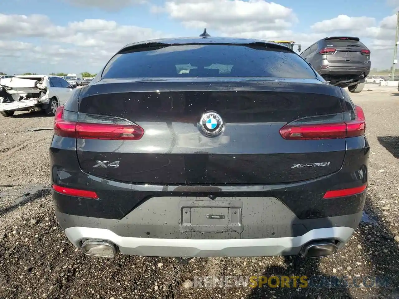 6 Photograph of a damaged car 5UX33DT00R9V06216 BMW X4 2024