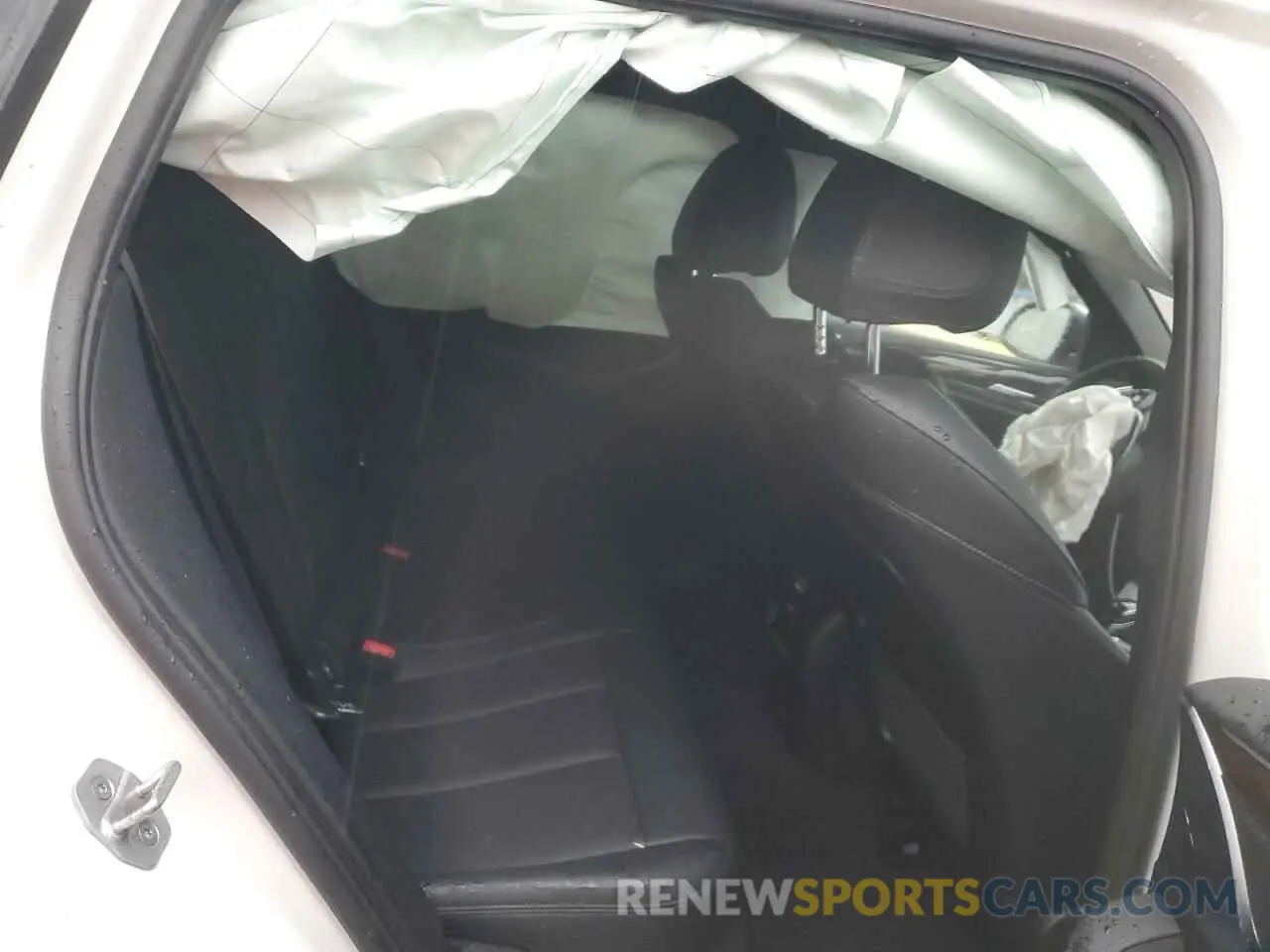 10 Photograph of a damaged car 5UX33DT01R9W61910 BMW X4 2024