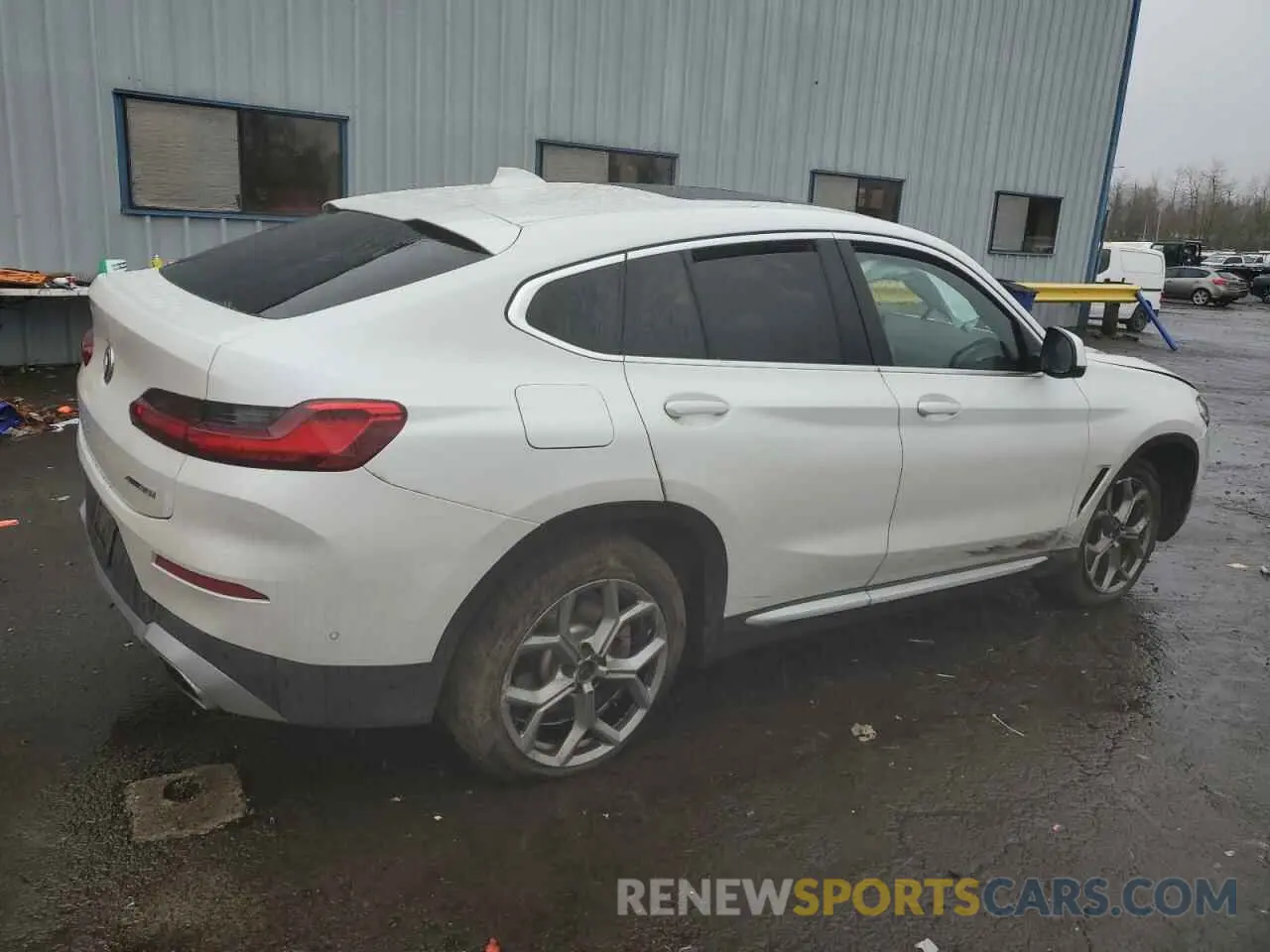 3 Photograph of a damaged car 5UX33DT01R9W61910 BMW X4 2024