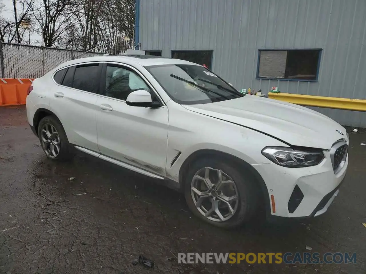 4 Photograph of a damaged car 5UX33DT01R9W61910 BMW X4 2024