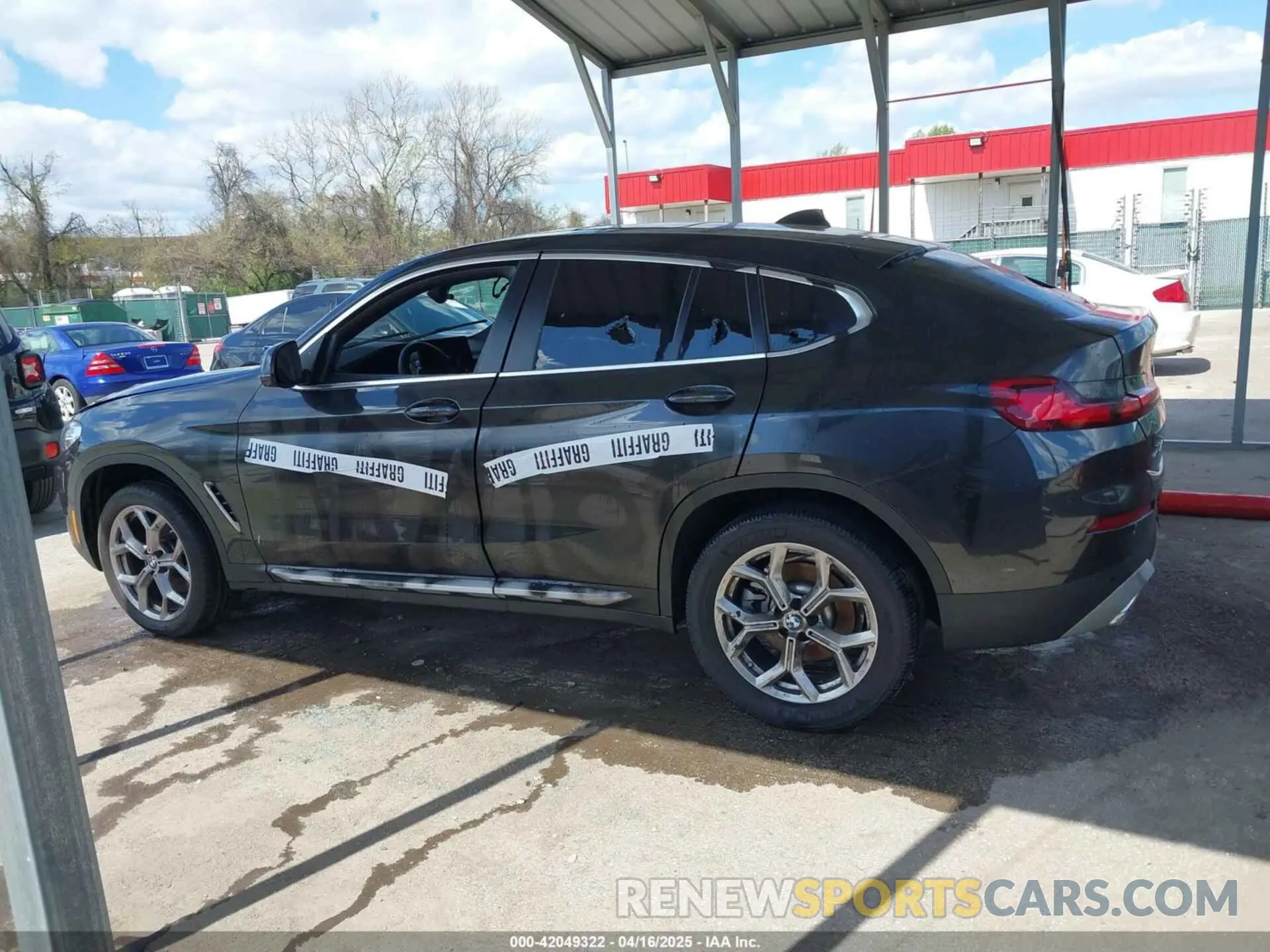 15 Photograph of a damaged car 5UX33DT01R9W86807 BMW X4 2024