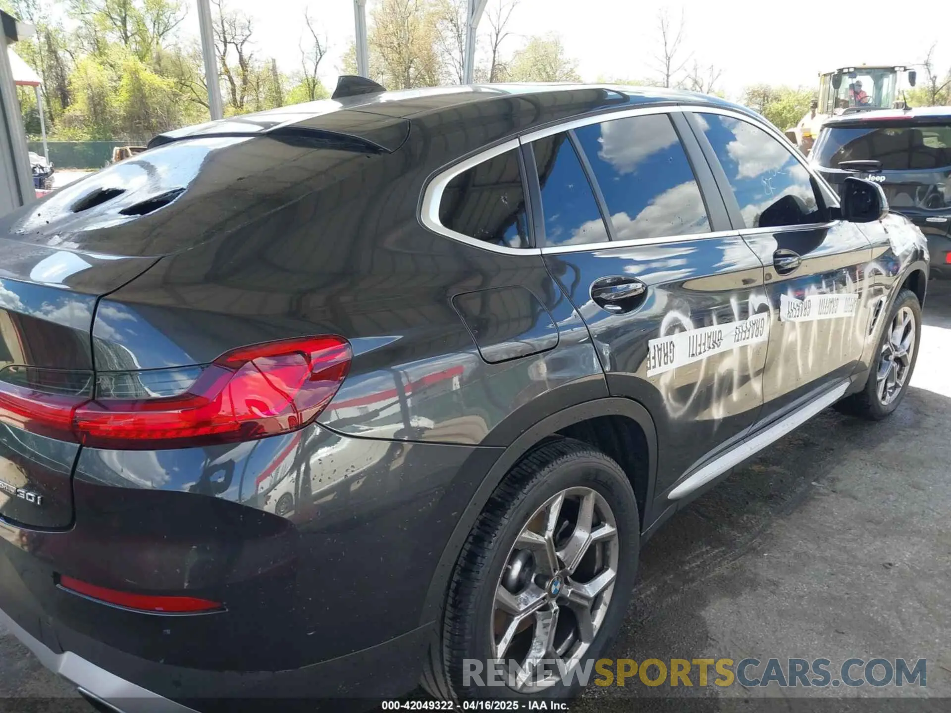 19 Photograph of a damaged car 5UX33DT01R9W86807 BMW X4 2024