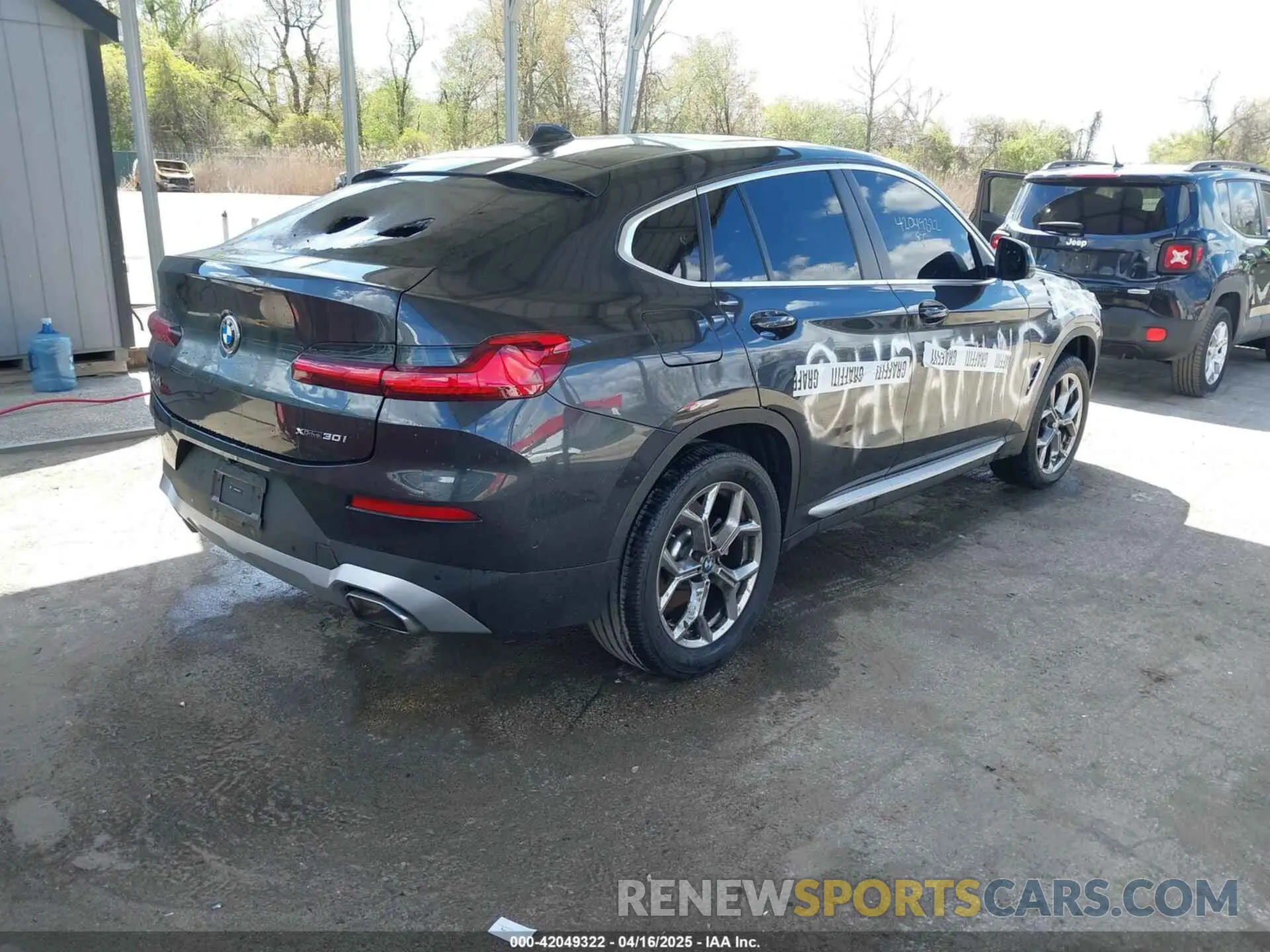 4 Photograph of a damaged car 5UX33DT01R9W86807 BMW X4 2024