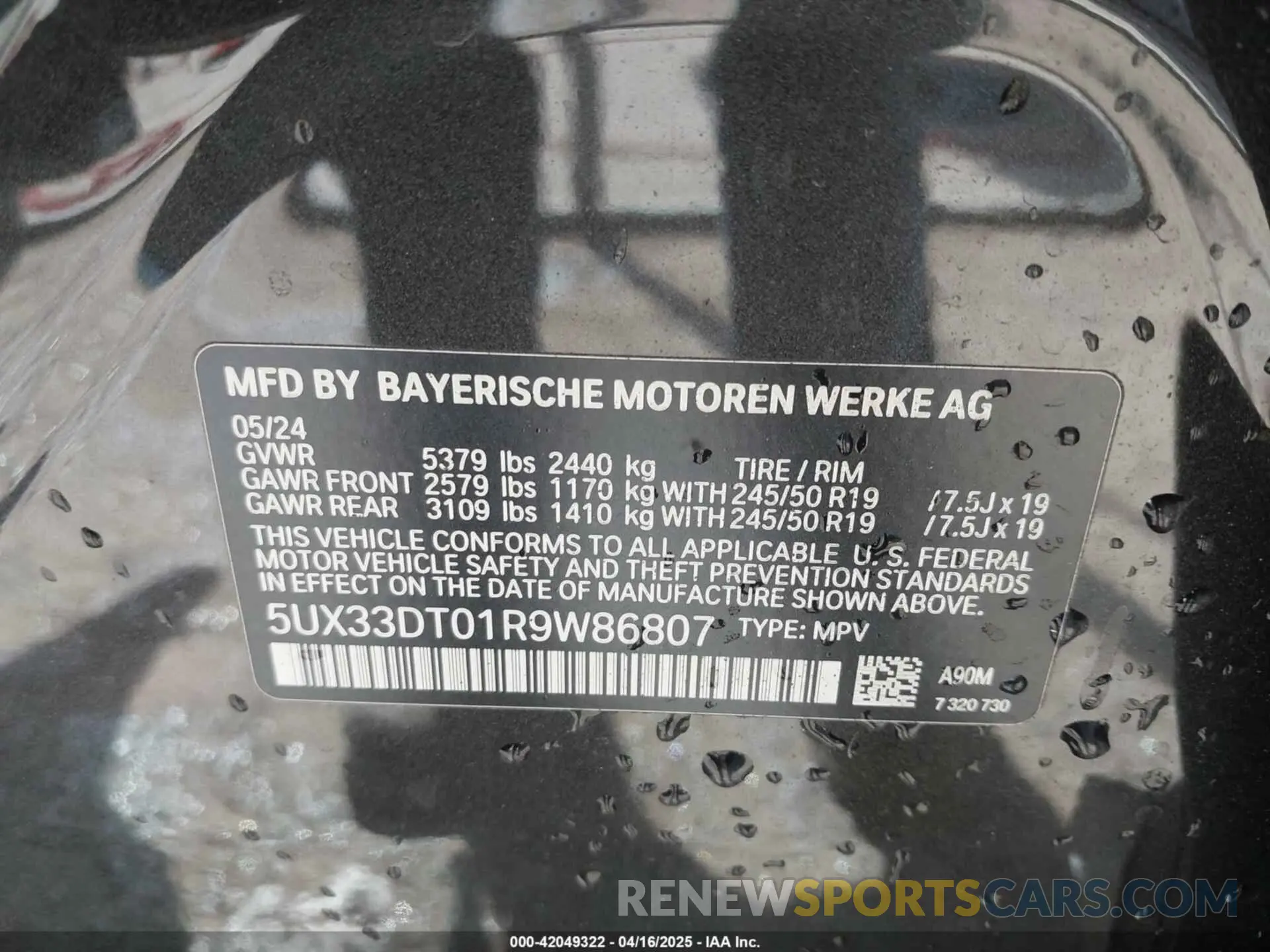 9 Photograph of a damaged car 5UX33DT01R9W86807 BMW X4 2024
