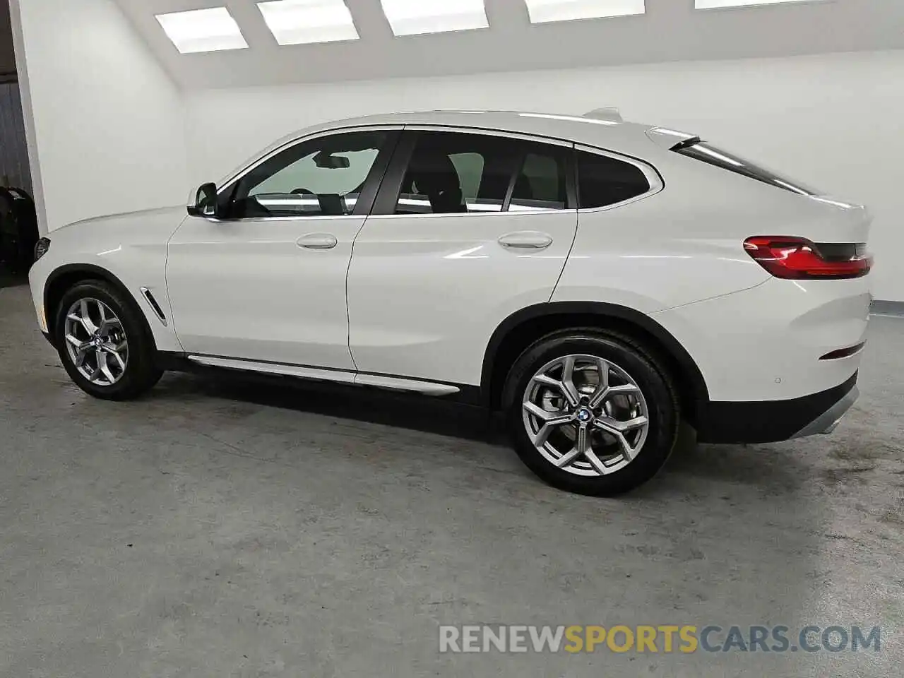 2 Photograph of a damaged car 5UX33DT01R9W97208 BMW X4 2024