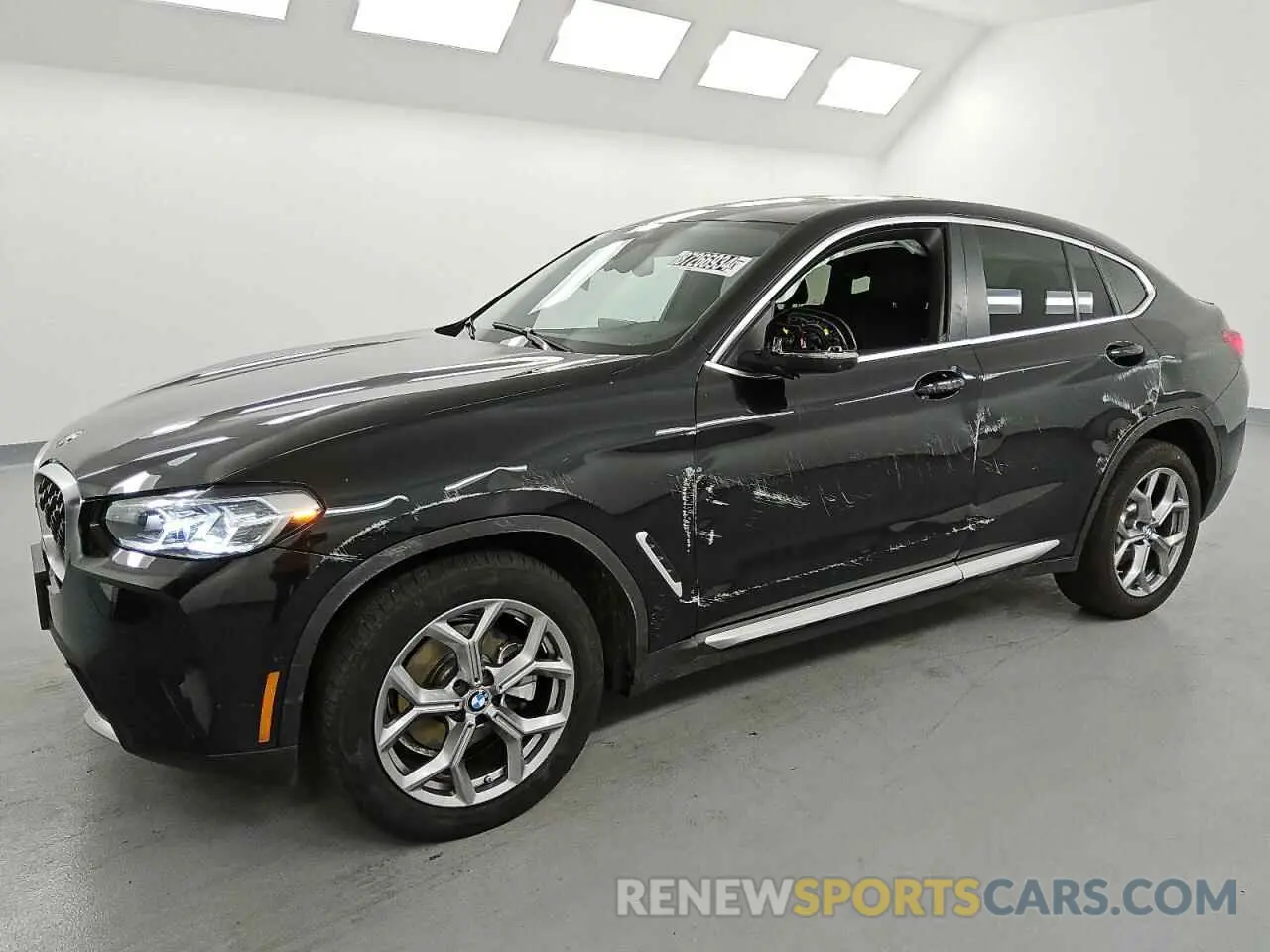 1 Photograph of a damaged car 5UX33DT02R9W62239 BMW X4 2024