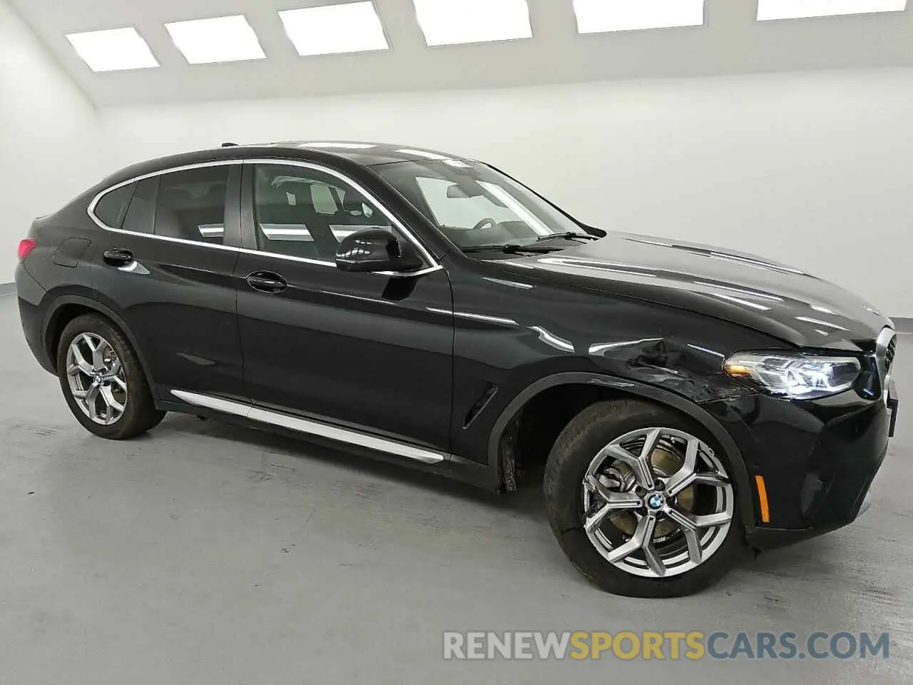 4 Photograph of a damaged car 5UX33DT02R9W62239 BMW X4 2024