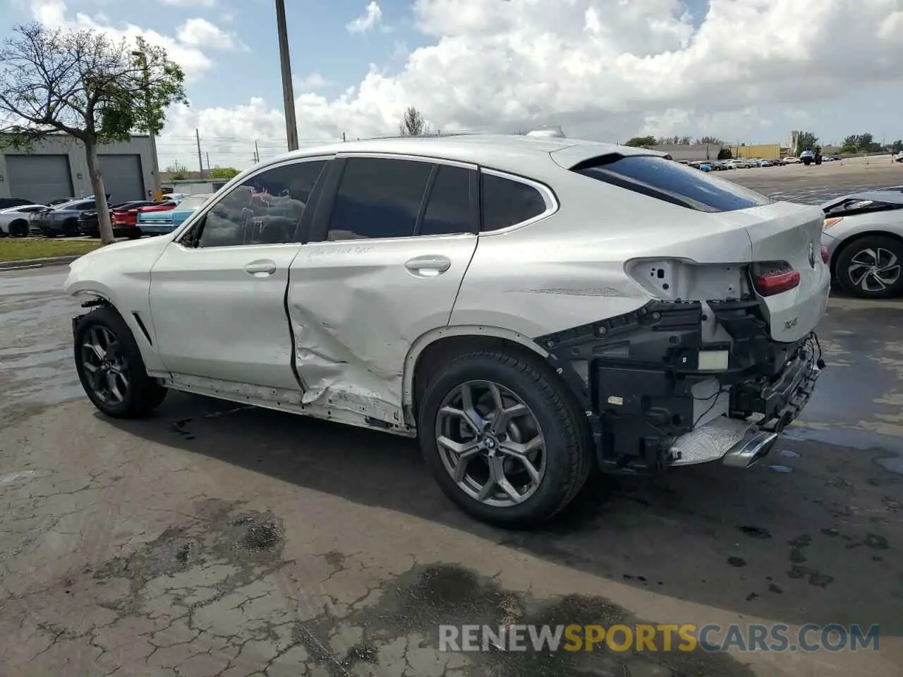 2 Photograph of a damaged car 5UX33DT02R9W81728 BMW X4 2024