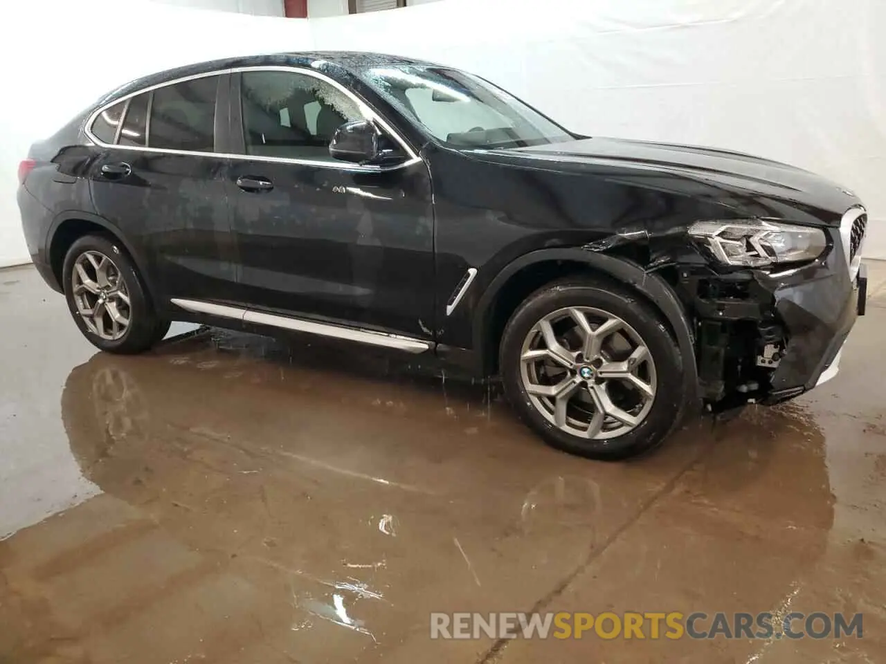 4 Photograph of a damaged car 5UX33DT02R9W97329 BMW X4 2024