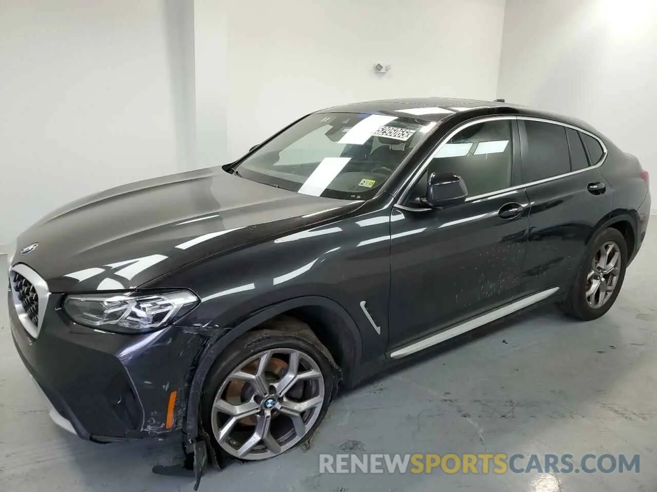 1 Photograph of a damaged car 5UX33DT03R9V50307 BMW X4 2024