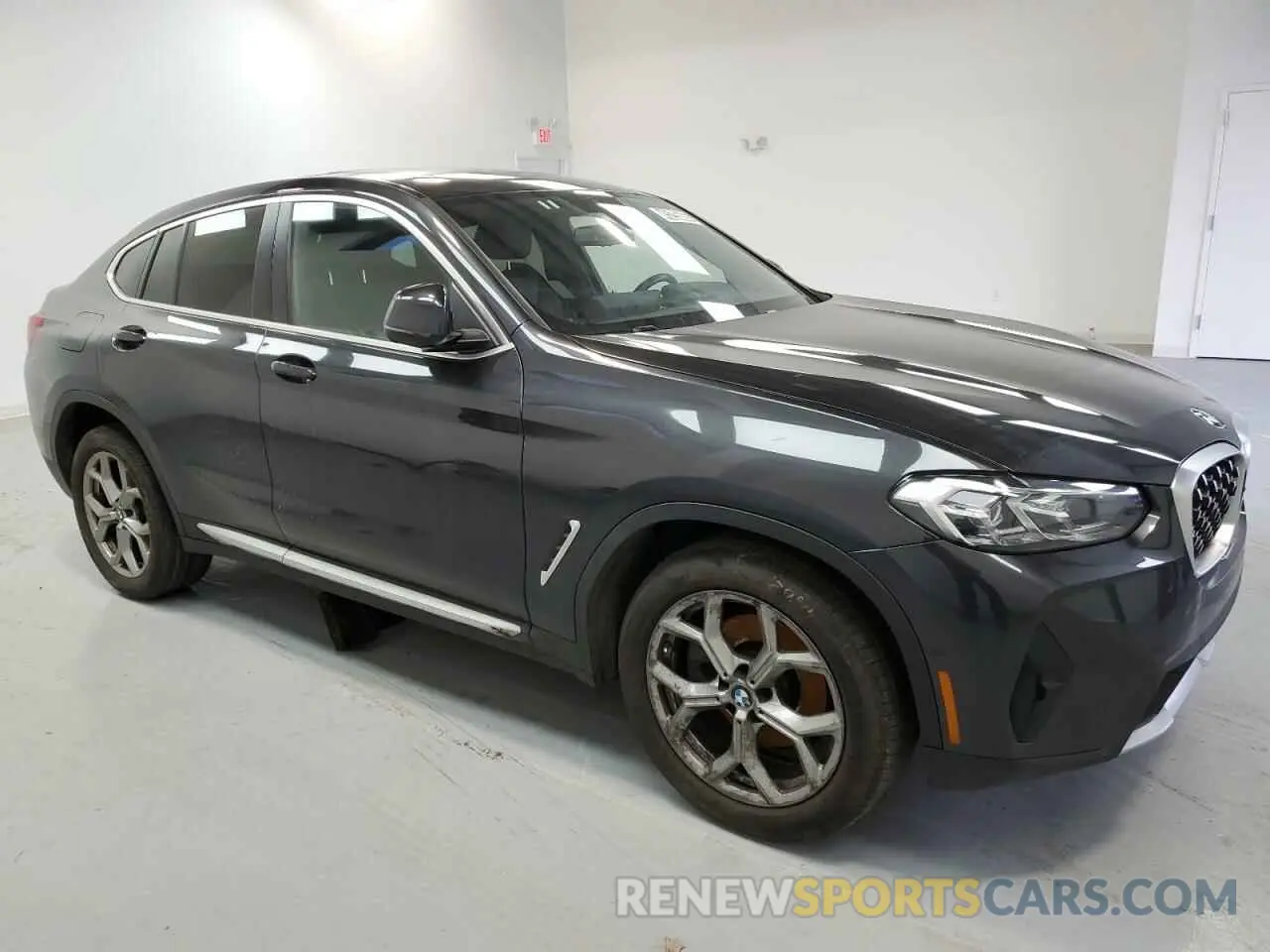 4 Photograph of a damaged car 5UX33DT03R9V50307 BMW X4 2024