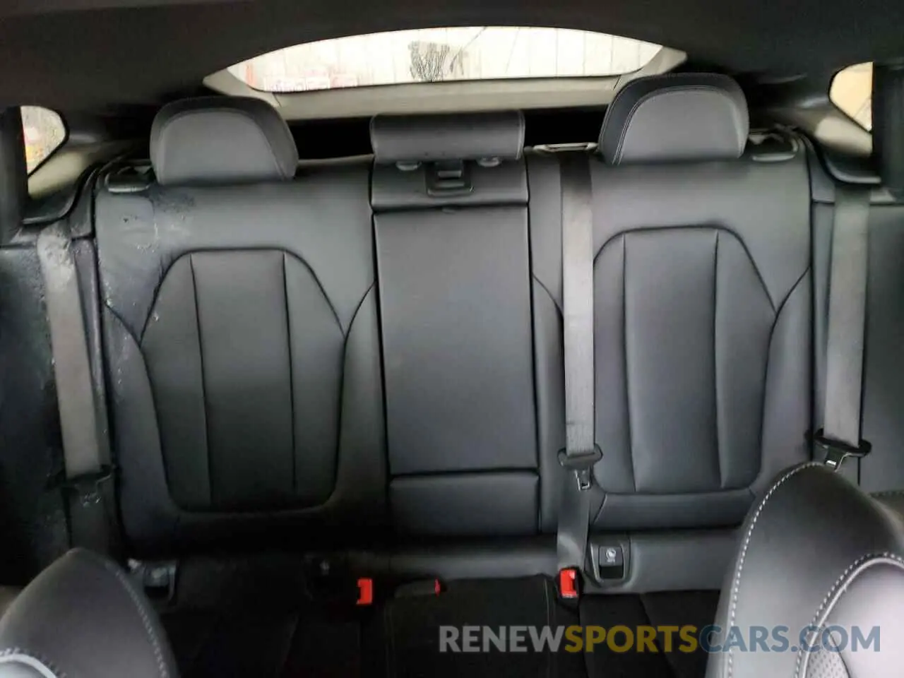 10 Photograph of a damaged car 5UX33DT04R9U84057 BMW X4 2024