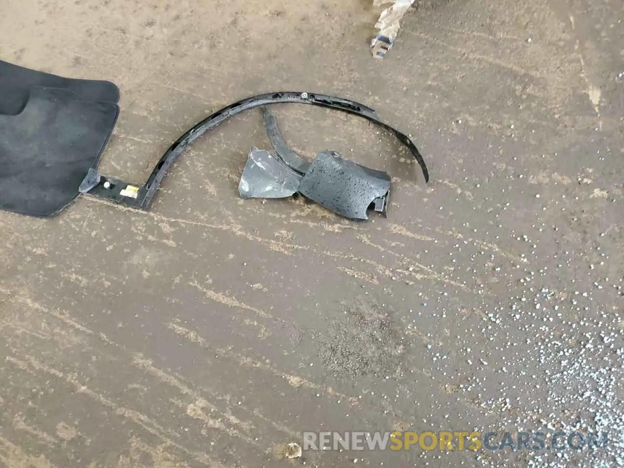 13 Photograph of a damaged car 5UX33DT04R9U84057 BMW X4 2024