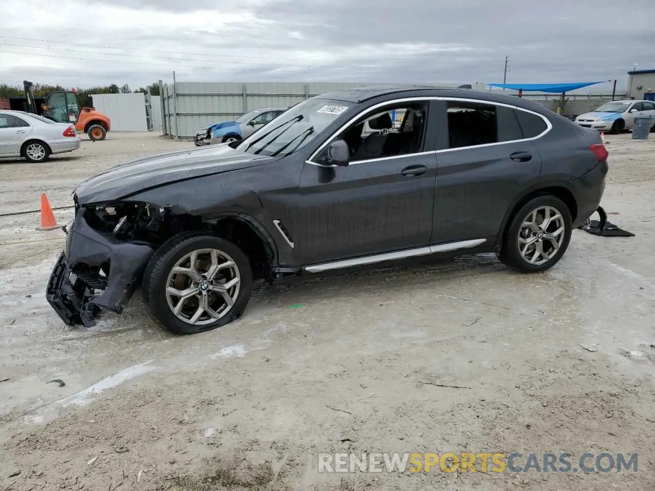 1 Photograph of a damaged car 5UX33DT04R9V04114 BMW X4 2024