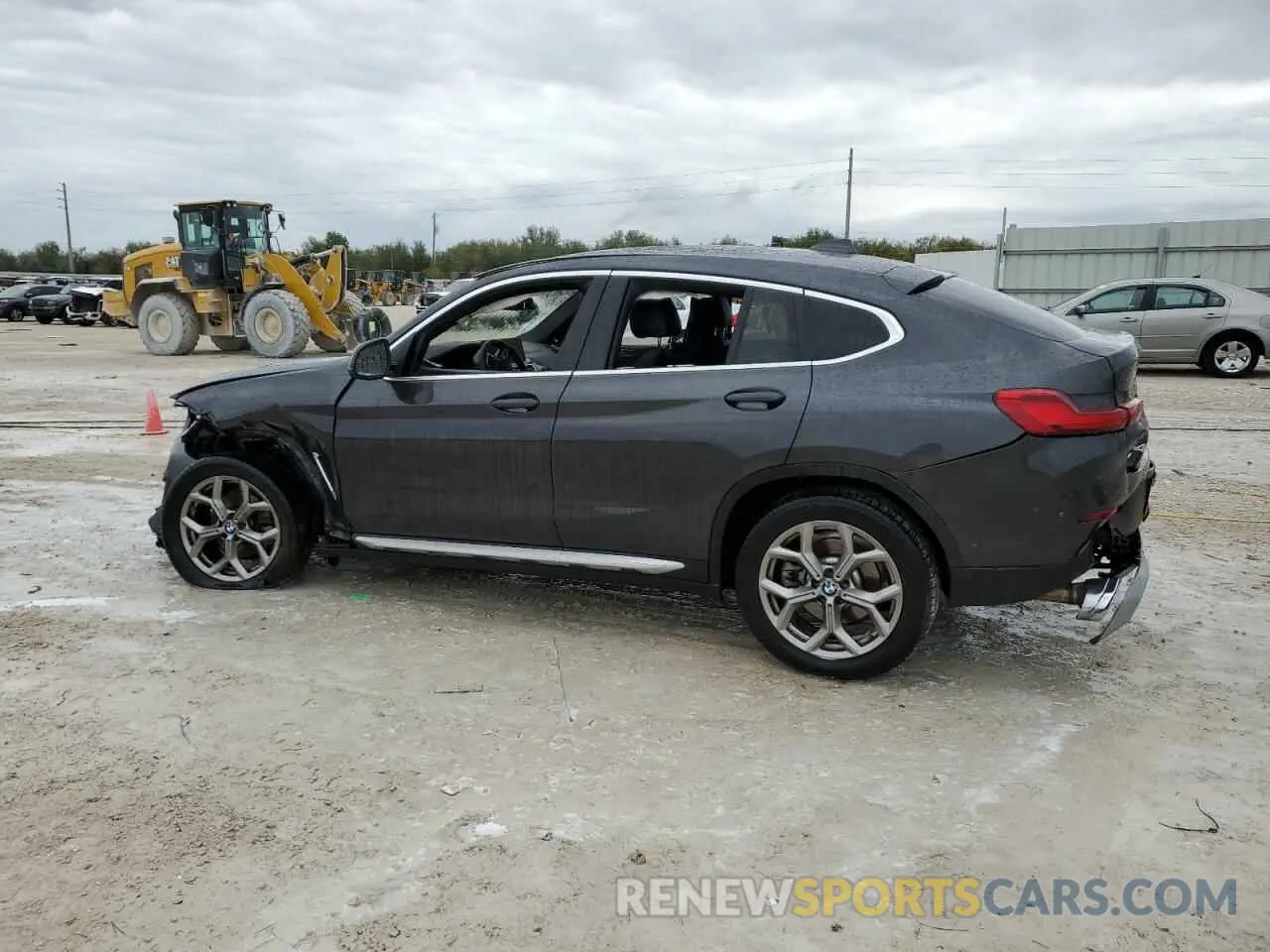 2 Photograph of a damaged car 5UX33DT04R9V04114 BMW X4 2024