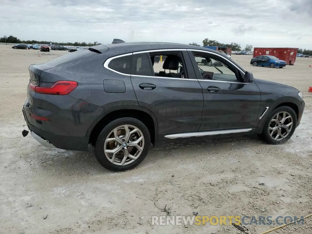 3 Photograph of a damaged car 5UX33DT04R9V04114 BMW X4 2024