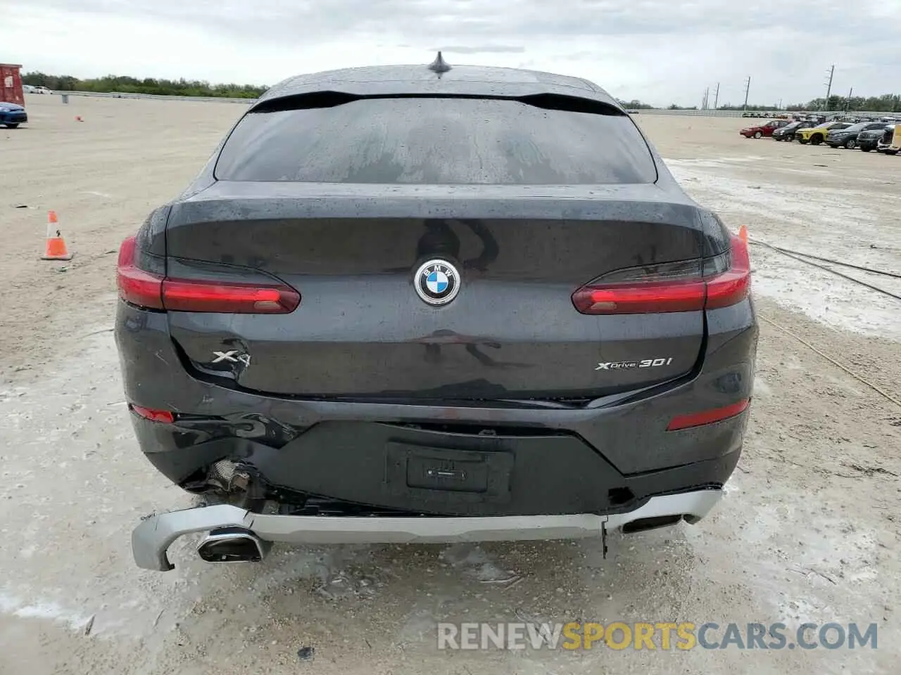 6 Photograph of a damaged car 5UX33DT04R9V04114 BMW X4 2024