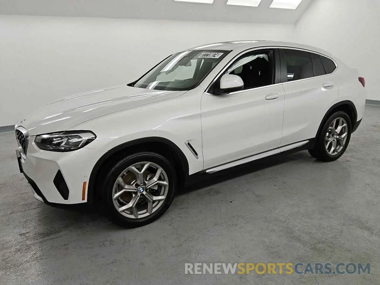 1 Photograph of a damaged car 5UX33DT04R9W67443 BMW X4 2024